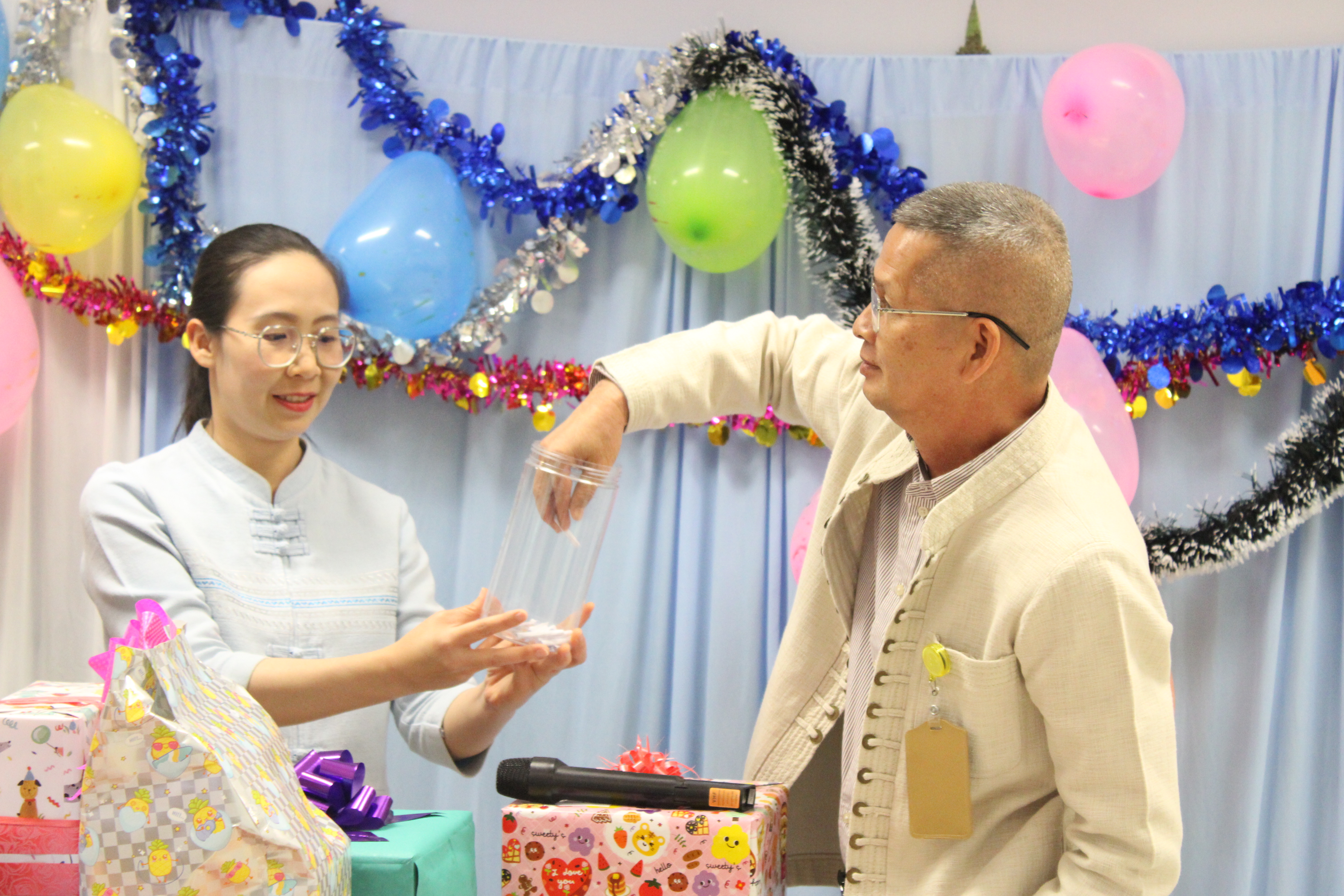 #น่านไม่เนิบ #NAN3FAST พช.น่าน จัดกิจกรรมแลกของขวัญ สานสัมพันธ์ส่งท้ายปีเก่าต้อนรับปีใหม่ 2568