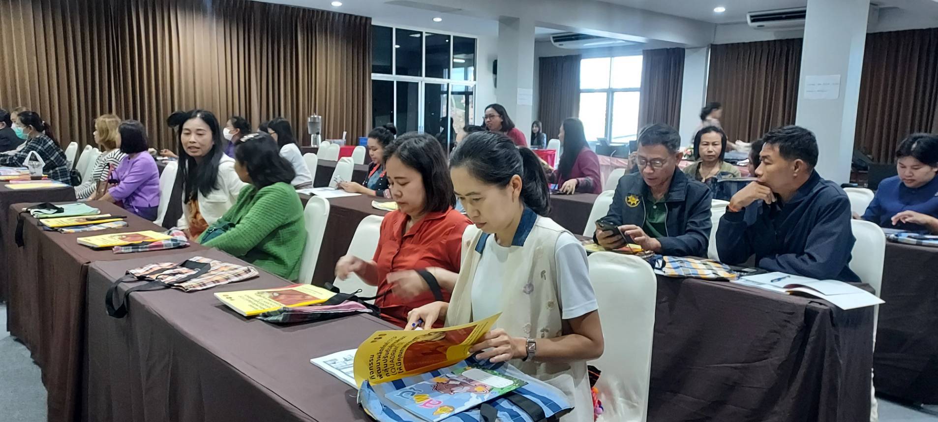 #น่านไม่เนิบ #NAN3FAST พัฒนาชุมชนน่านจัดประชุมเชิงปฏิบัติการยกระดับผลิตภัณฑ์ OTOP กลุ่ม Quadrant D สู่มาตรฐานคุณภาพ