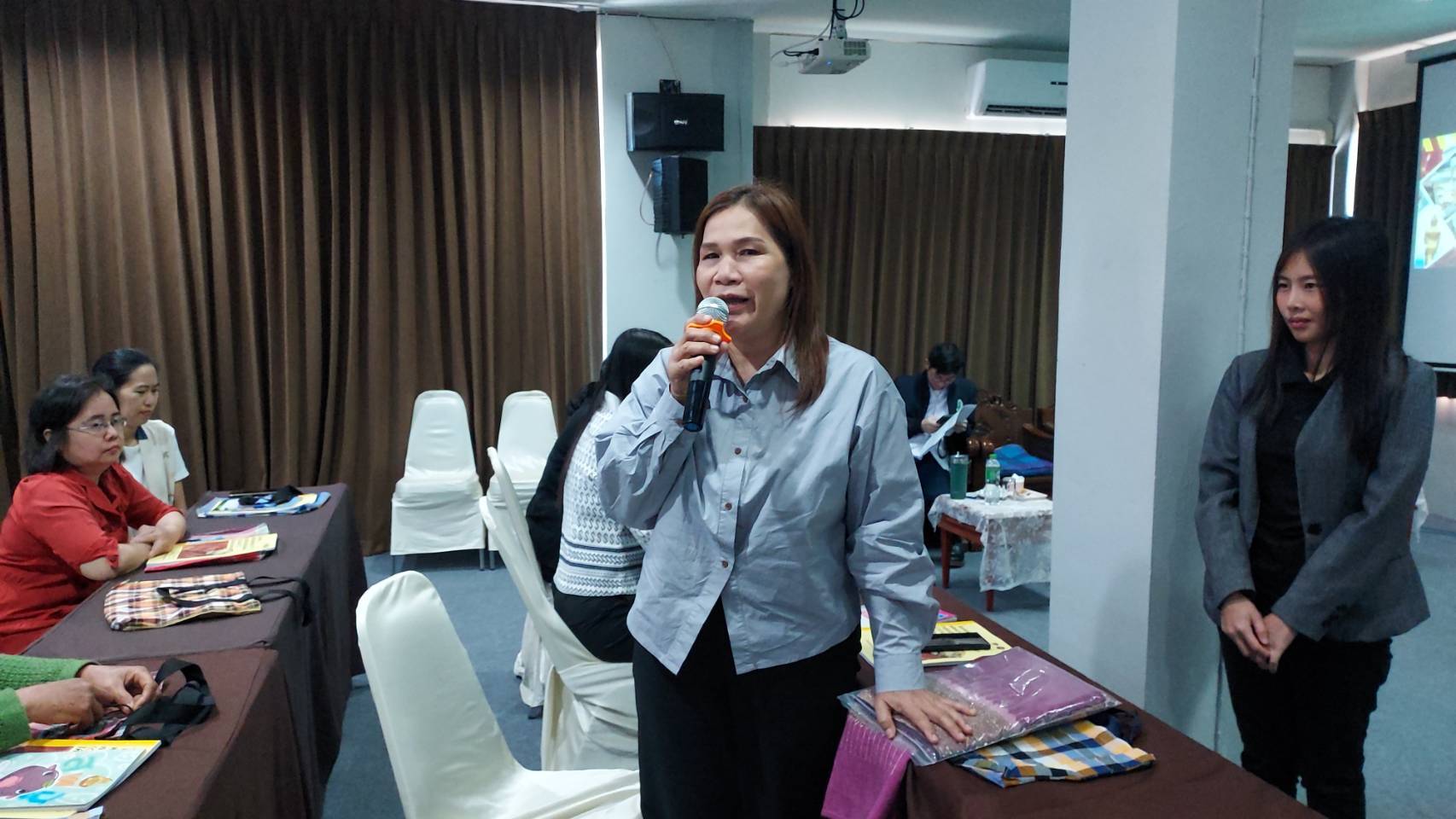 #น่านไม่เนิบ #NAN3FAST พัฒนาชุมชนน่านจัดประชุมเชิงปฏิบัติการยกระดับผลิตภัณฑ์ OTOP กลุ่ม Quadrant D สู่มาตรฐานคุณภาพ