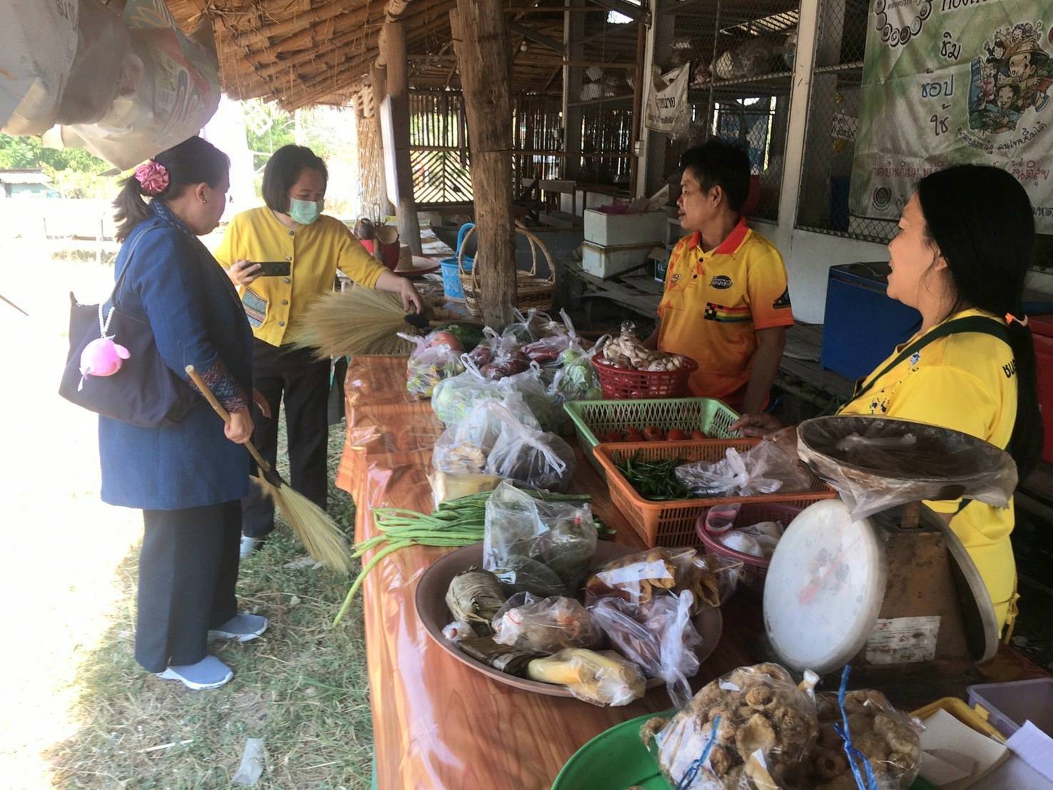 #น่านไม่เนิบ#NAN3FAST พช.น่าน ลงพื้นที่ติดตามโครงการตลาดนัดคนไทยยิ้มได้ ปี 2568 พัฒนาศักยภาพตลาด เชื่อมโยงการท่องเที่ยว เพิ่มช่องทางจำหน่ายสินค้าสัมมาชีพ ผลผลิตทางการเกษตร และผลิตภัณฑ์ OTOP