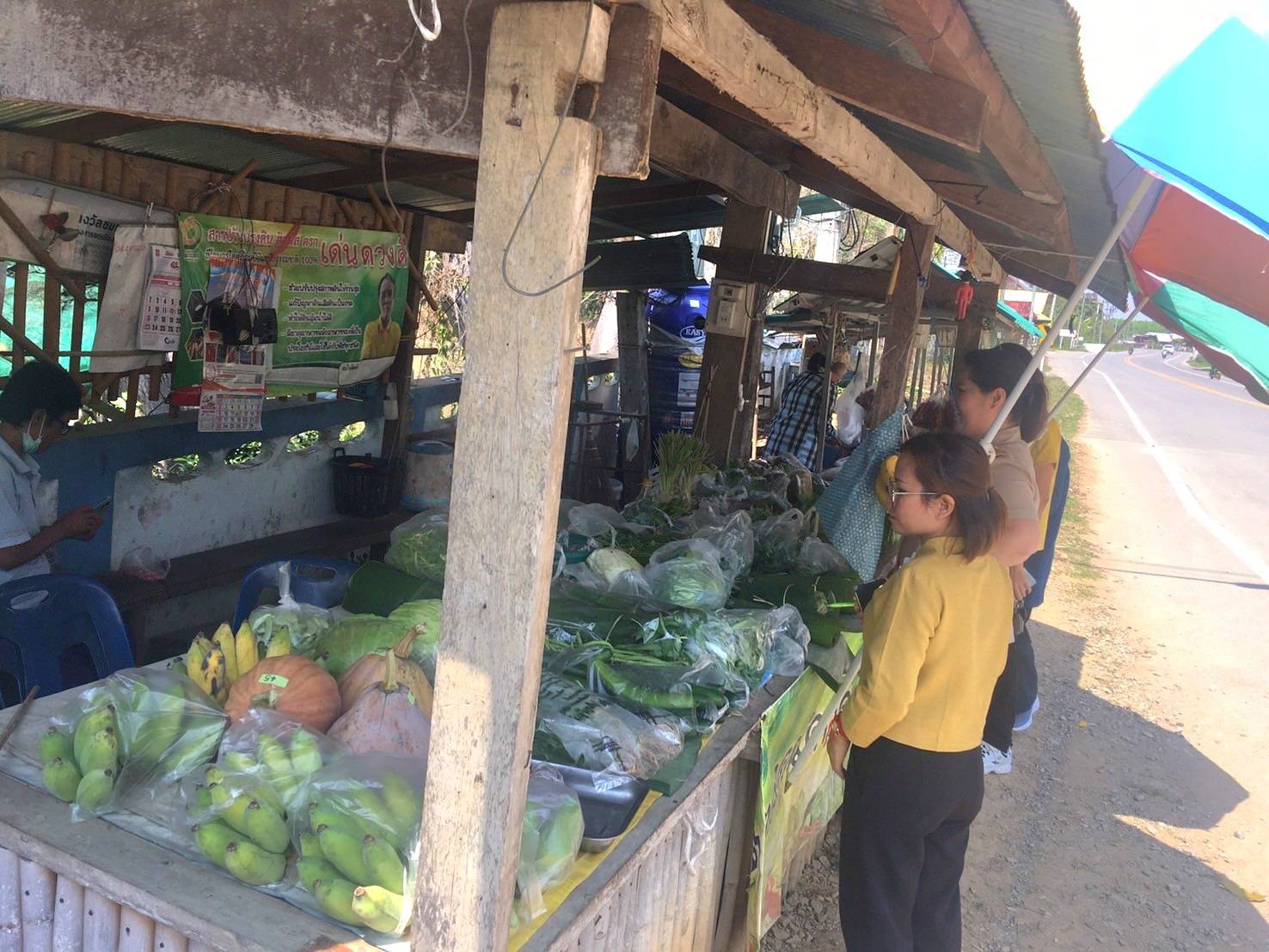 #น่านไม่เนิบ#NAN3FAST พช.น่าน ลงพื้นที่ติดตามโครงการตลาดนัดคนไทยยิ้มได้ ปี 2568 พัฒนาศักยภาพตลาด เชื่อมโยงการท่องเที่ยว เพิ่มช่องทางจำหน่ายสินค้าสัมมาชีพ ผลผลิตทางการเกษตร และผลิตภัณฑ์ OTOP