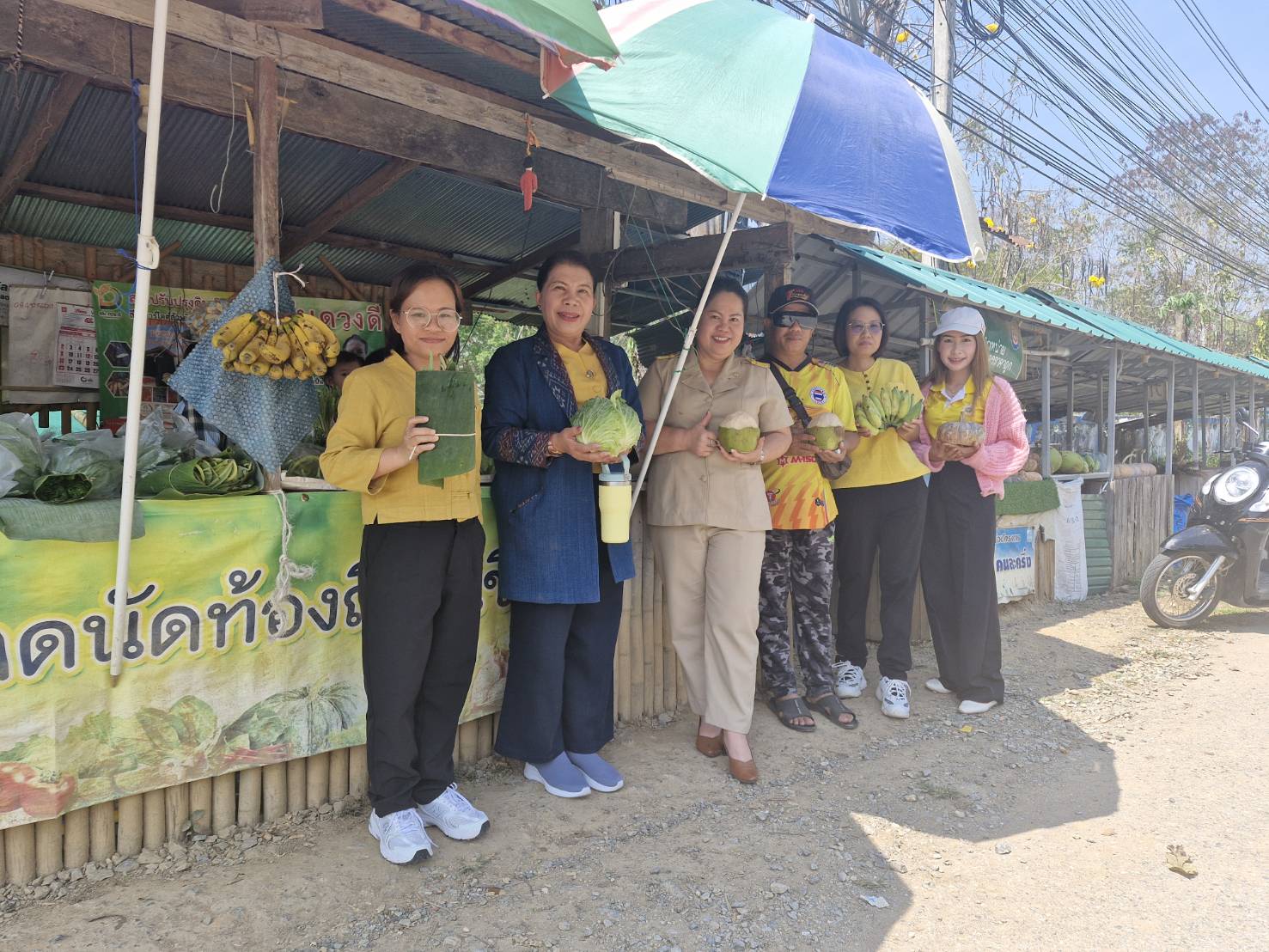 #น่านไม่เนิบ#NAN3FAST พช.น่าน ลงพื้นที่ติดตามโครงการตลาดนัดคนไทยยิ้มได้ ปี 2568 พัฒนาศักยภาพตลาด เชื่อมโยงการท่องเที่ยว เพิ่มช่องทางจำหน่ายสินค้าสัมมาชีพ ผลผลิตทางการเกษตร และผลิตภัณฑ์ OTOP