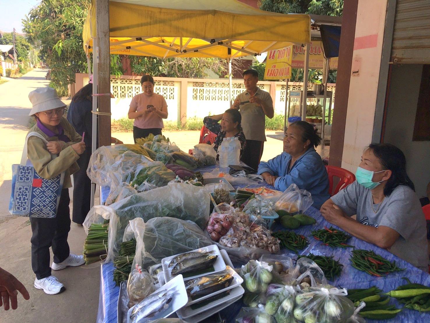 #น่านไม่เนิบ#NAN3FAST พช.น่าน ลงพื้นที่ติดตามโครงการตลาดนัดคนไทยยิ้มได้ ปี 2568 พัฒนาศักยภาพตลาด เชื่อมโยงการท่องเที่ยว เพิ่มช่องทางจำหน่ายสินค้าสัมมาชีพ ผลผลิตทางการเกษตร และผลิตภัณฑ์ OTOP