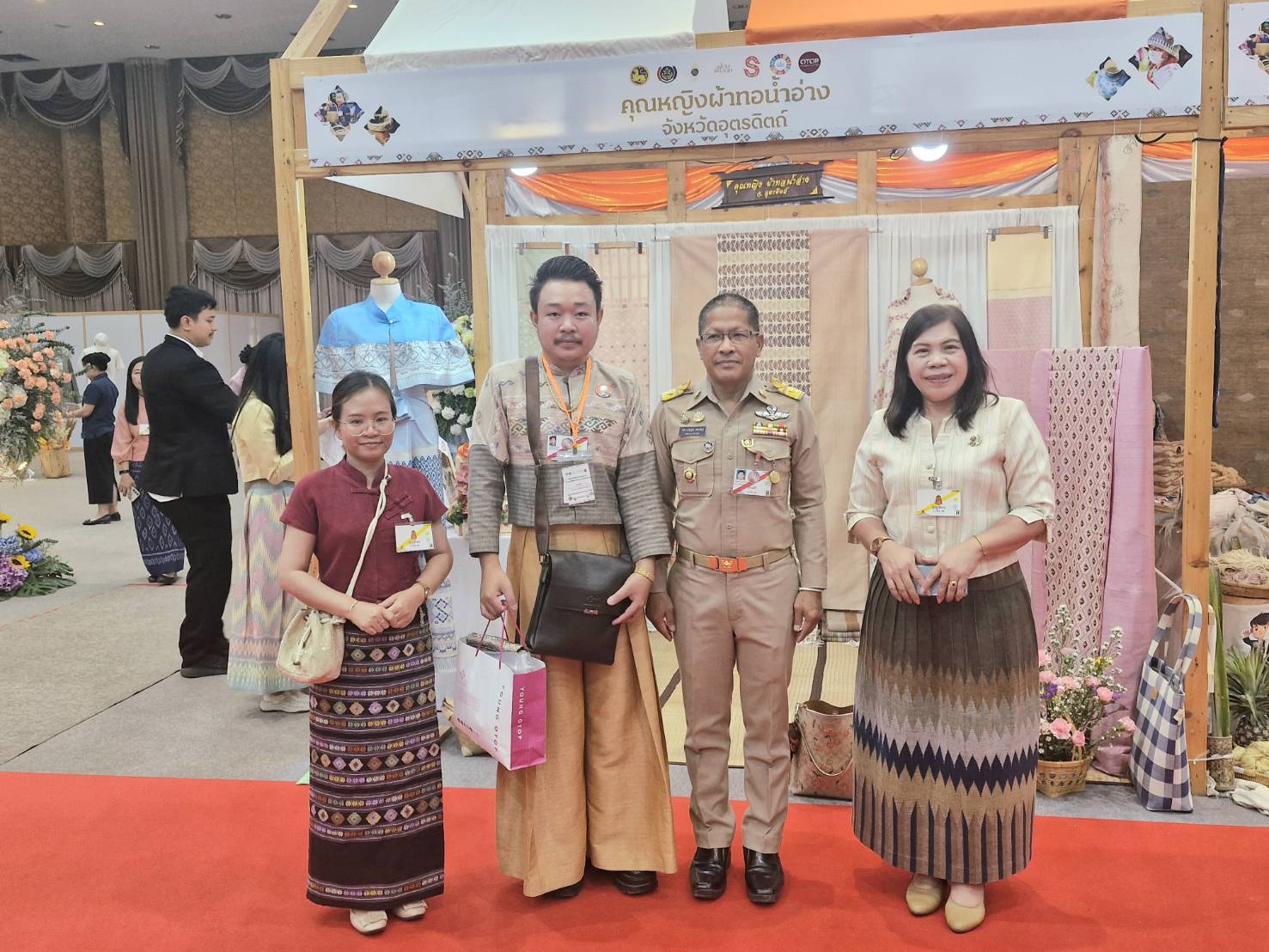 #น่านไม่เนิบ #NAN3FAST  ผู้ว่าราชการจังหวัดน่านร่วมเฝ้ารับเสด็จสมเด็จพระเจ้าลูกเธอ เจ้าฟ้าสิริวัณณวรีฯ ในงานแสดงภูมิปัญญาผ้าไทยภาคเหนือ ณ จังหวัดเชียงใหม่