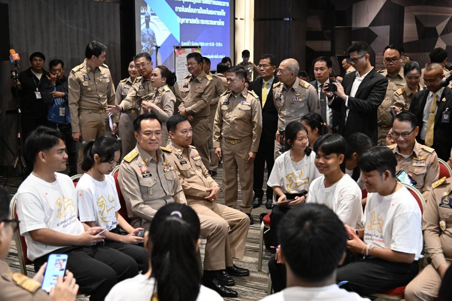 #น่านไม่เนิบ #NAN3FAST ผู้ว่าราชการจังหวัดน่าน นำทีมผู้บริหารจังหวัดน่าน เข้าร่วมประชุมมอบนโยบายการขับเคลื่อน​และแก้ไขปัญหายาเสพติด​ กระทรวงมหาดไทย