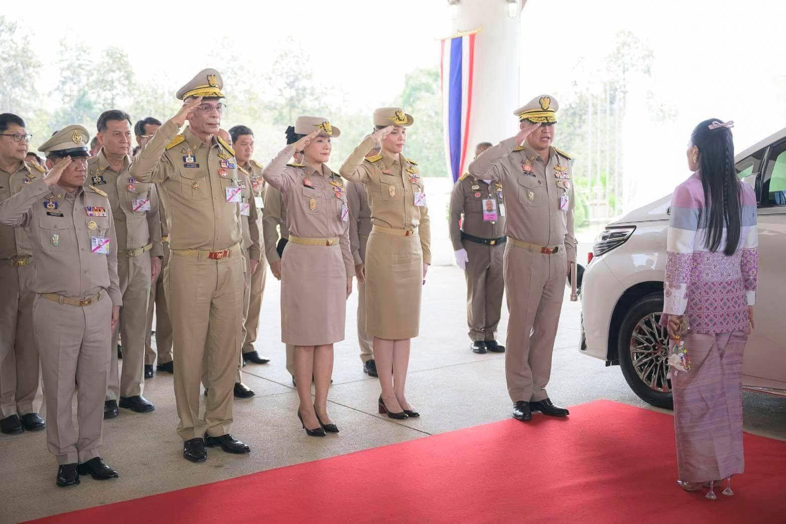 #น่านไม่เนิบ #NAN3FAST  ผู้ว่าราชการจังหวัดน่านร่วมเฝ้ารับเสด็จสมเด็จพระเจ้าลูกเธอ เจ้าฟ้าสิริวัณณวรีฯ ในงานแสดงภูมิปัญญาผ้าไทยภาคเหนือ ณ จังหวัดเชียงใหม่