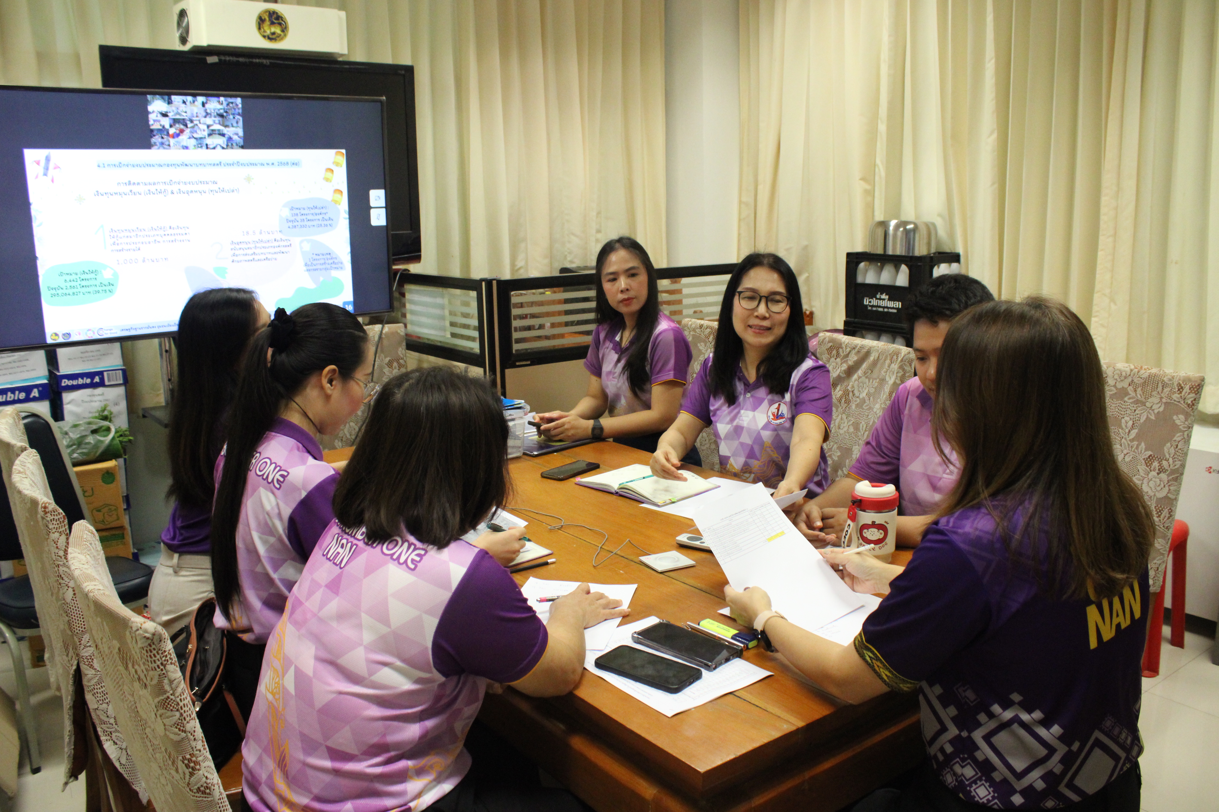 #น่านไม่เนิบ#NAN3FAST สพจ.น่าน เข้าร่วมประชุมติดตามการดำเนินงานและการใช้จ่ายงบประมาณกองทุนพัฒนาบทบาทสตรี ครั้งที่ 2/2568 ผ่านระบบวิดีทัศน์ทางไกล (Video Conference)