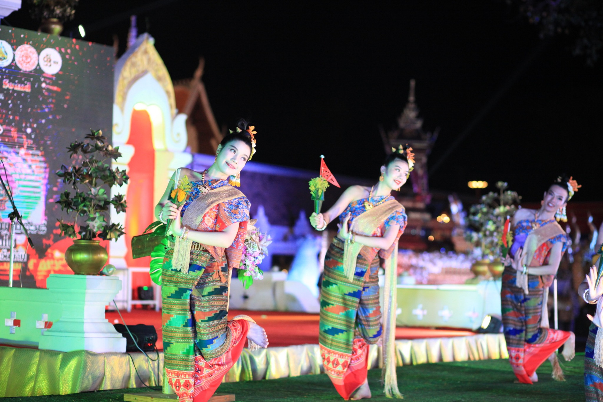 #น่านไม่เนิบ #NAN3FAST พช.น่าน ร่วมพิธีเปิดกิจกรรมแสงสีเสียง Light & Sound เล่าเรื่องประวัติศาสตร์เมืองเก่าและร่วมสืบสานประเพณีหกเป็งนมัสการพระมหาธาตุเจ้า ภูเพียงแช่แห้ง