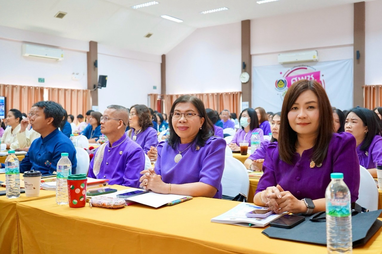 #น่านไม่เนิบ #NAN3FAST พช.น่าน ประชุมมอบนโยบายและแนวทางการดำเนินงานพัฒนาชุมชน ประจำปีงบประมาณ พ.ศ. 2568 ณ ศูนย์ศึกษาและพัฒนาชุมชนลำปาง