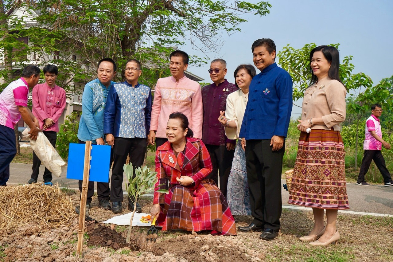#น่านไม่เนิบ #NAN3FAST พช.น่าน ประชุมมอบนโยบายและแนวทางการดำเนินงานพัฒนาชุมชน ประจำปีงบประมาณ พ.ศ. 2568 ณ ศูนย์ศึกษาและพัฒนาชุมชนลำปาง