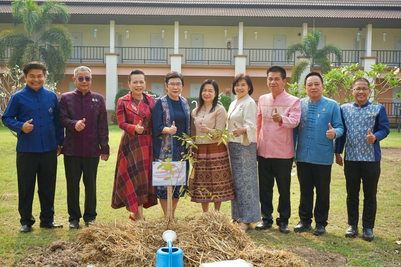 #น่านไม่เนิบ #NAN3FAST พช.น่าน ประชุมมอบนโยบายและแนวทางการดำเนินงานพัฒนาชุมชน ประจำปีงบประมาณ พ.ศ. 2568 ณ ศูนย์ศึกษาและพัฒนาชุมชนลำปาง