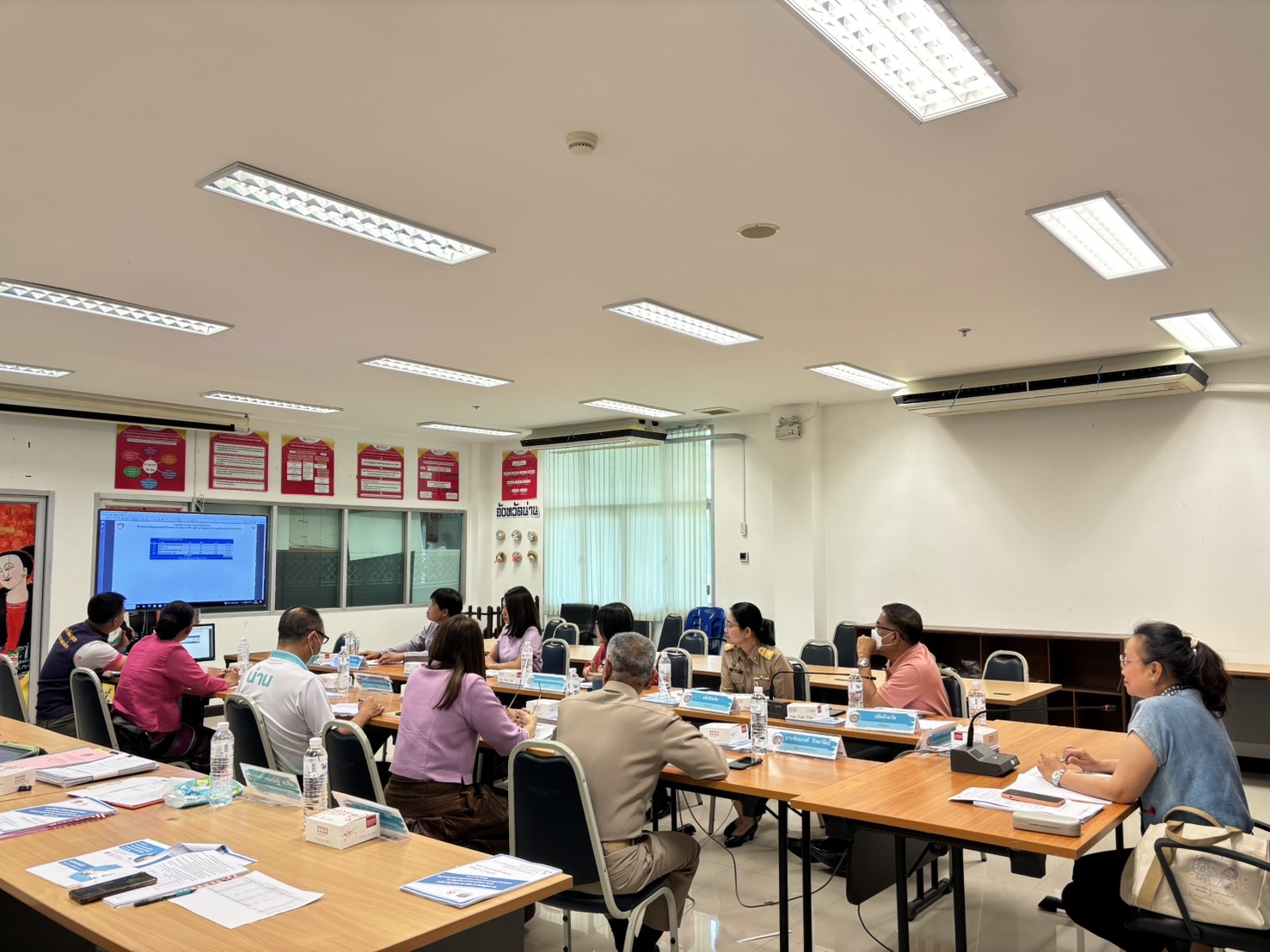 #น่านไม่เนิบ #NAN3FAST พช.น่าน จัดประชุมคณะอนุกรรมการบริหารกองทุนพัฒนาบทบาทสตรีระดับจังหวัด ครั้งที่ 3/2568 ติดตามความคืบหน้าการดำเนินงานกองทุนฯ