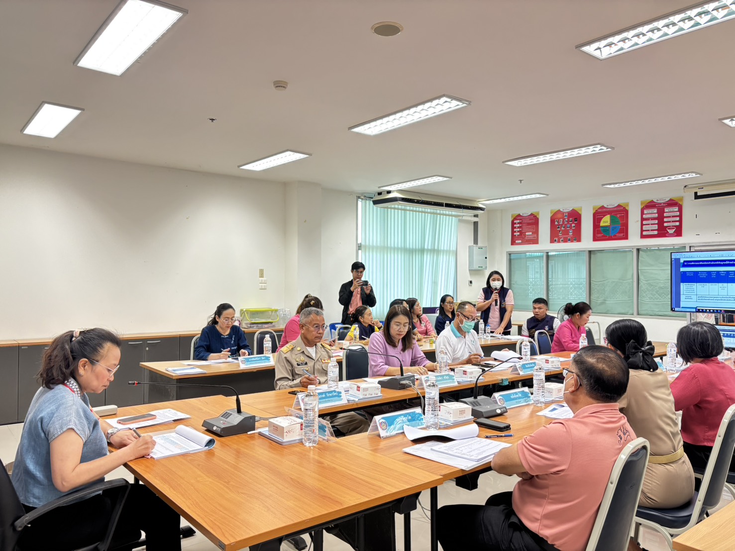 #น่านไม่เนิบ #NAN3FAST พช.น่าน จัดประชุมคณะอนุกรรมการบริหารกองทุนพัฒนาบทบาทสตรีระดับจังหวัด ครั้งที่ 3/2568 ติดตามความคืบหน้าการดำเนินงานกองทุนฯ