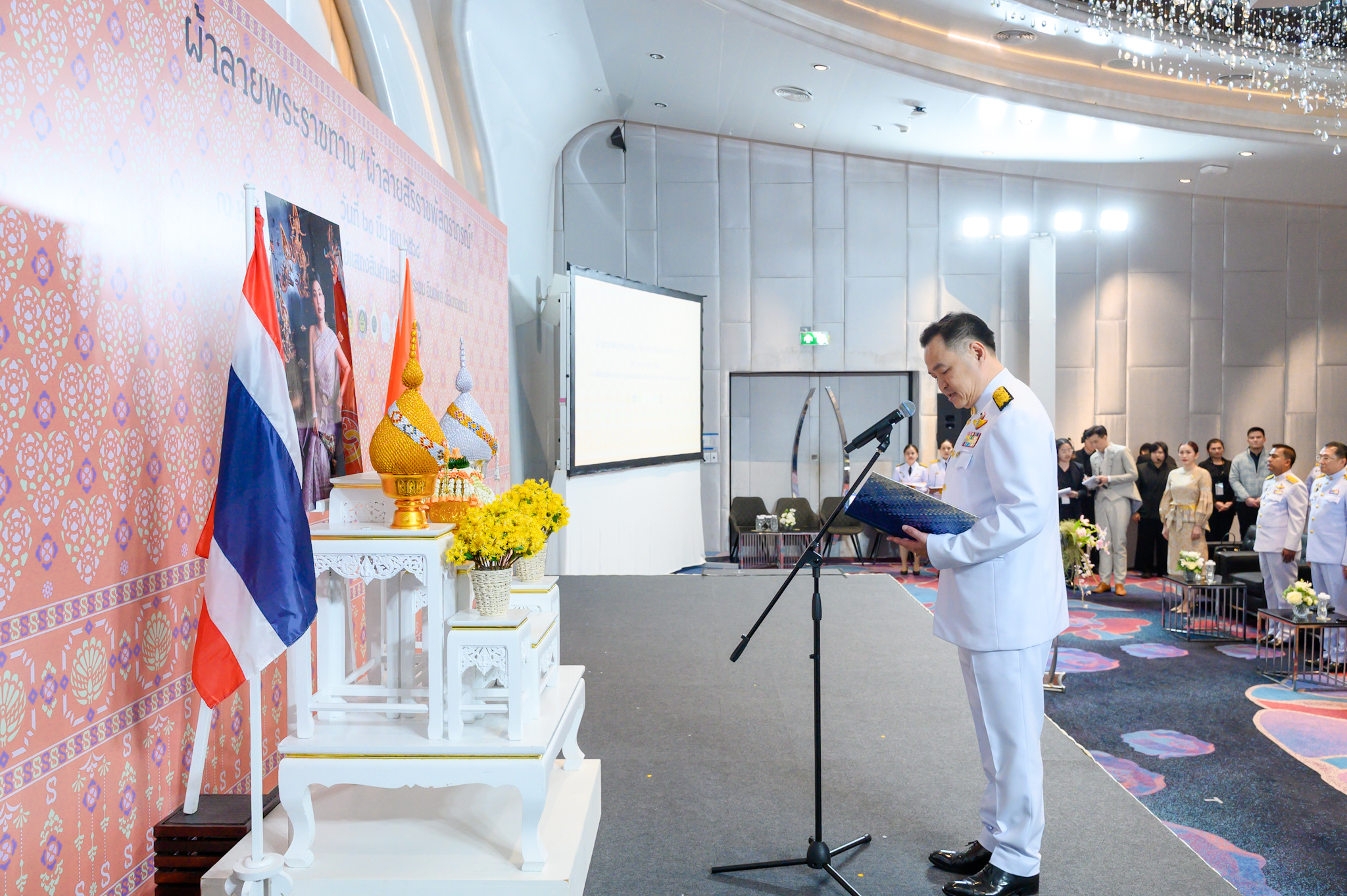 #น่านไม่เนิบ #NAN3FAST จังหวัดน่าน ร่วมพิธีมอบลายผ้าพระราชทาน “ผ้าลายสิริราชพัสตราภรณ์” สืบสานภูมิปัญญาท้องถิ่นสู่สากล