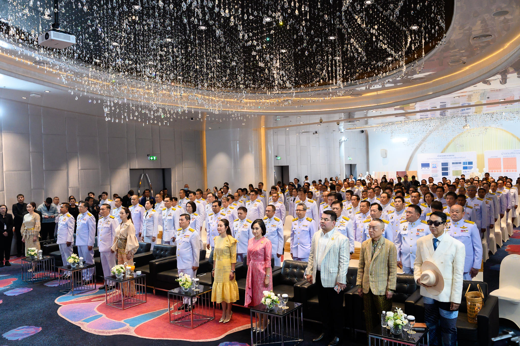 #น่านไม่เนิบ #NAN3FAST จังหวัดน่าน ร่วมพิธีมอบลายผ้าพระราชทาน “ผ้าลายสิริราชพัสตราภรณ์” สืบสานภูมิปัญญาท้องถิ่นสู่สากล