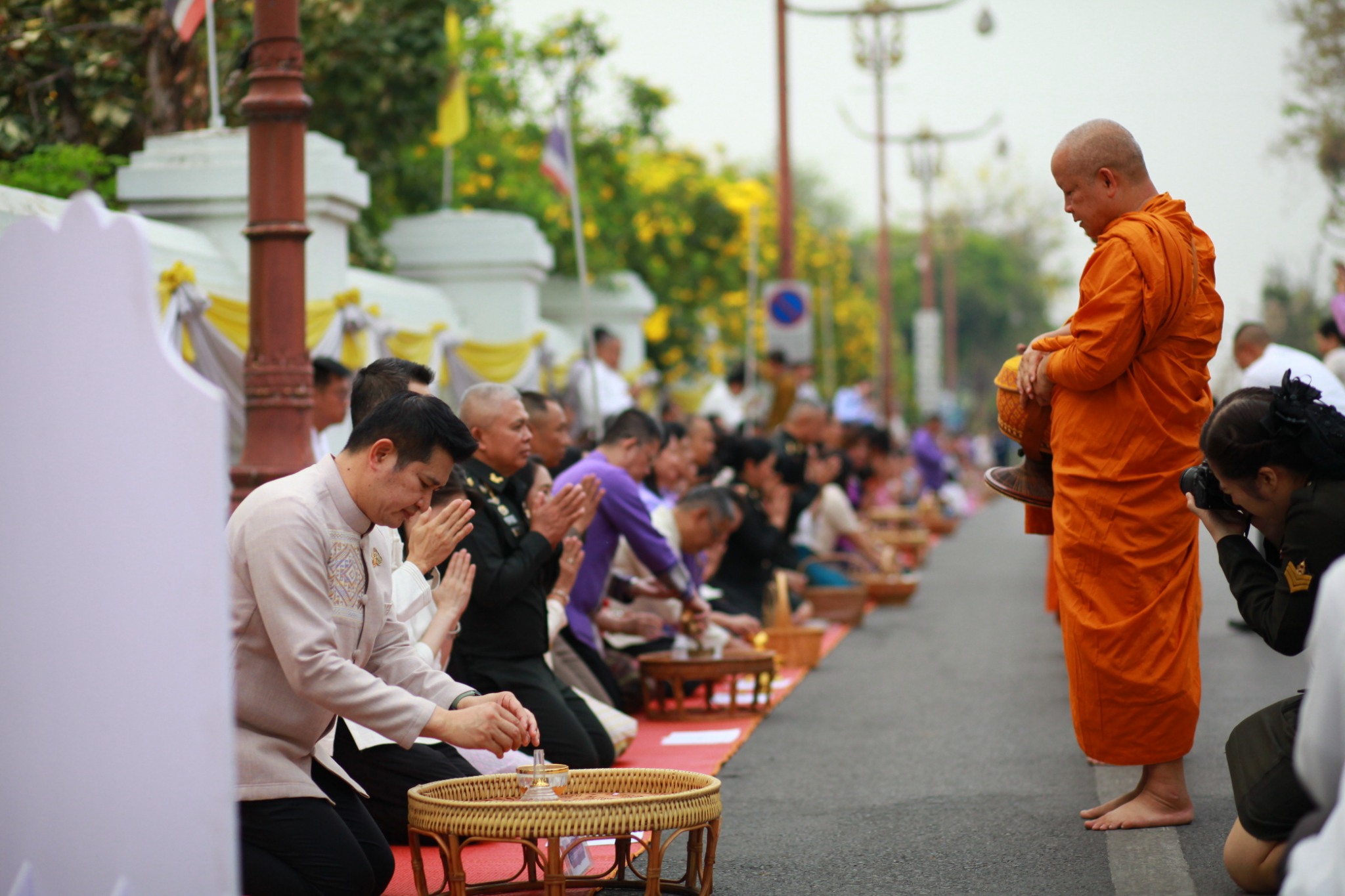 #น่านไม่เนิบ#NAN3FAST พัฒนาชุมชนน่าน ร่วมกิจกรรม “ตักบาตรเติมบุญ” หน้าคุ้มหลวงนครน่าน ขับเคลื่อนเมืองเก่าสู่มรดกโลก