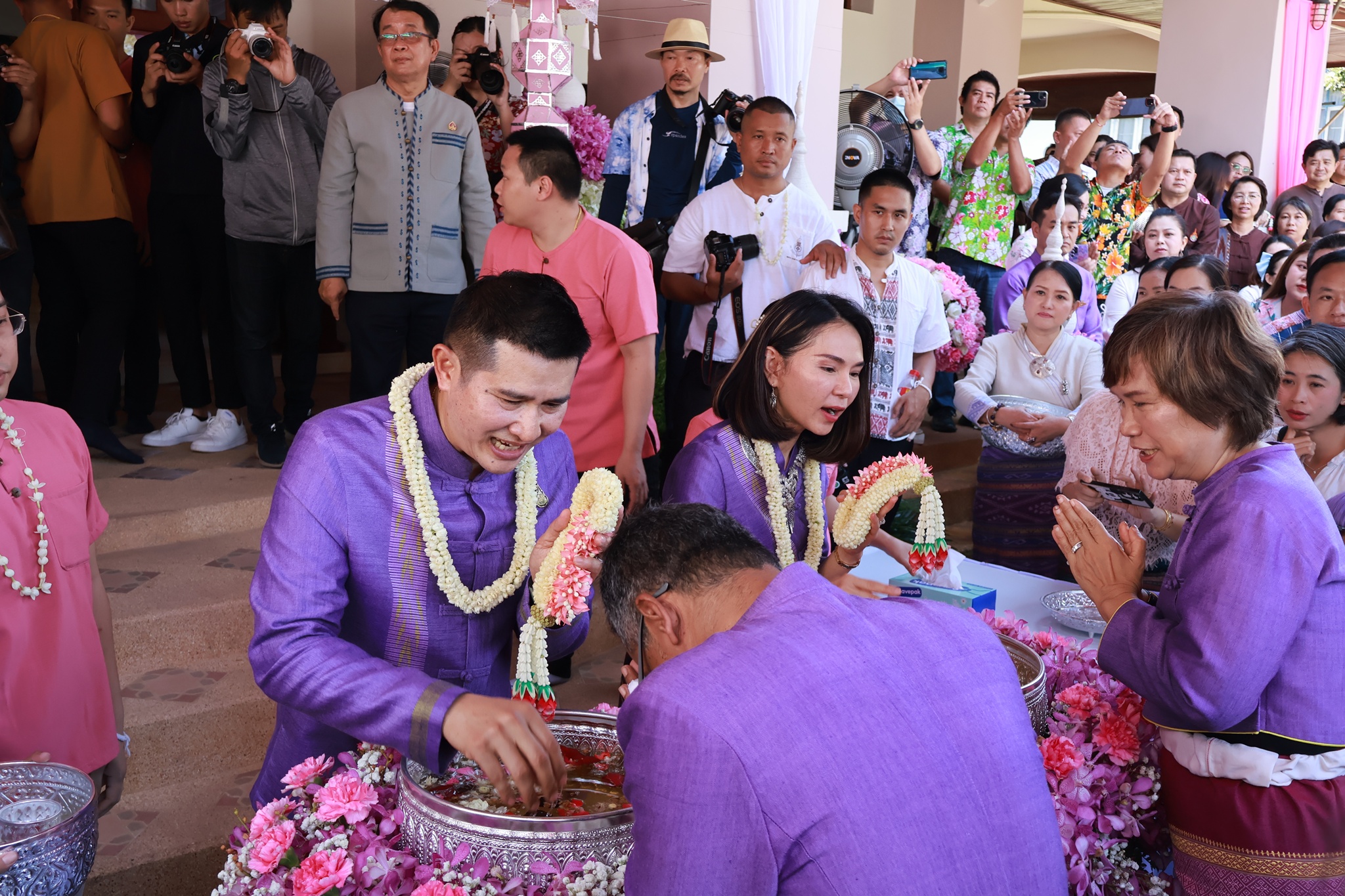 #น่านไม่เนิบ#NAN3FAST พช.น่าน ร่วมพิธีสูมาคารวะรดน้ำดำหัว “ป้อเมืองน่าน” และรองผู้ว่าราชการจังหวัดน่าน เนื่องในเทศกาลสงกรานต์ ประจำปี 2568