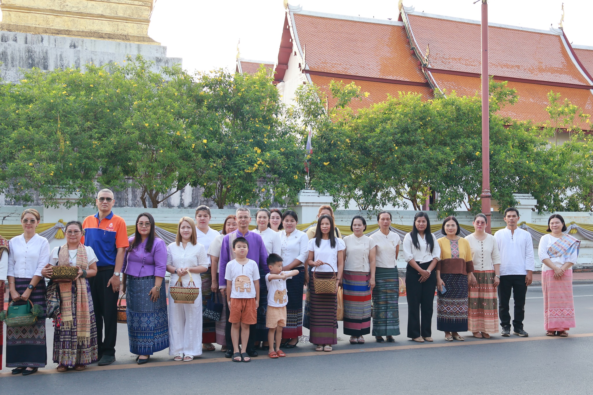 #น่านไม่เนิบ #NAN3FAST พัฒนาชุมชนจังหวัดน่าน ร่วมกิจกรรม “ตักบาตรเติมบุญ หน้าคุ้มหลวงนครน่าน” ส่งเสริมเมืองเก่าสู่มรดกโลก