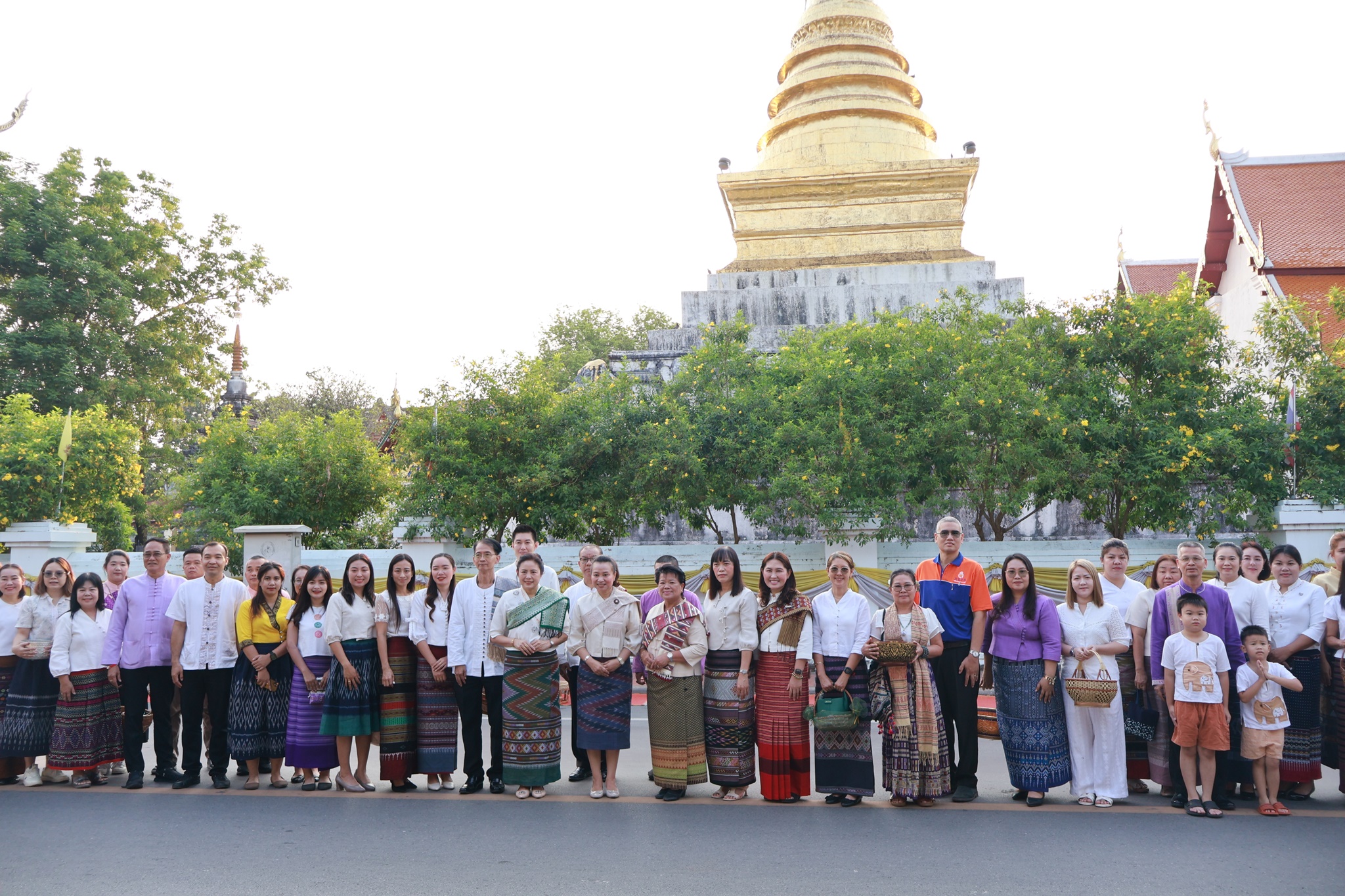 #น่านไม่เนิบ #NAN3FAST พัฒนาชุมชนจังหวัดน่าน ร่วมกิจกรรม “ตักบาตรเติมบุญ หน้าคุ้มหลวงนครน่าน” ส่งเสริมเมืองเก่าสู่มรดกโลก