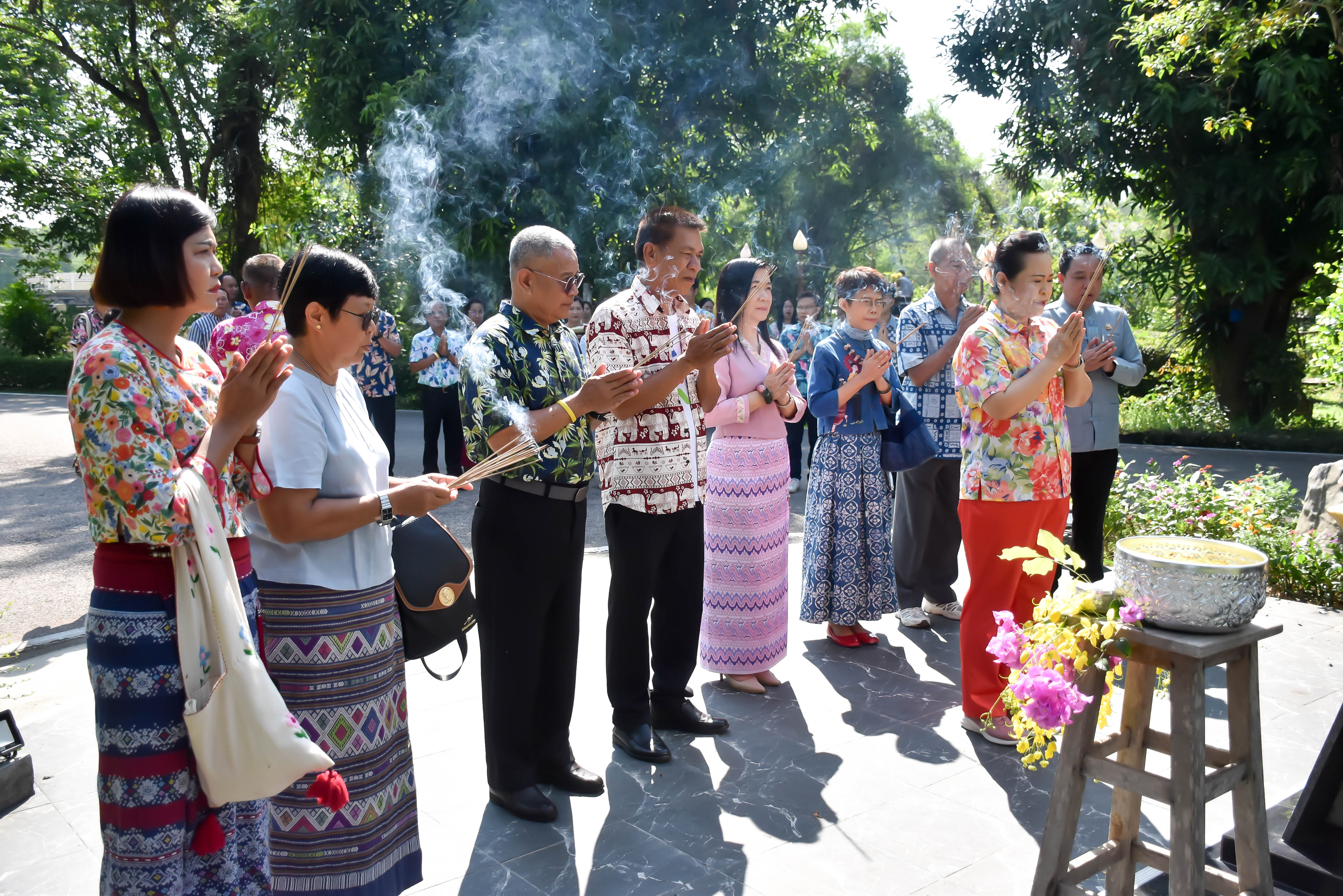 #น่านไม่เนิบ#NAN3FAST พช.น่าน ร่วมรดน้ำดำหัวข้าราชการบำนาญ และผู้ตรวจราชการกรมฯ สืบสานประเพณีสงกรานต์ ประจำปีงบประมาณ พ.ศ. 2568