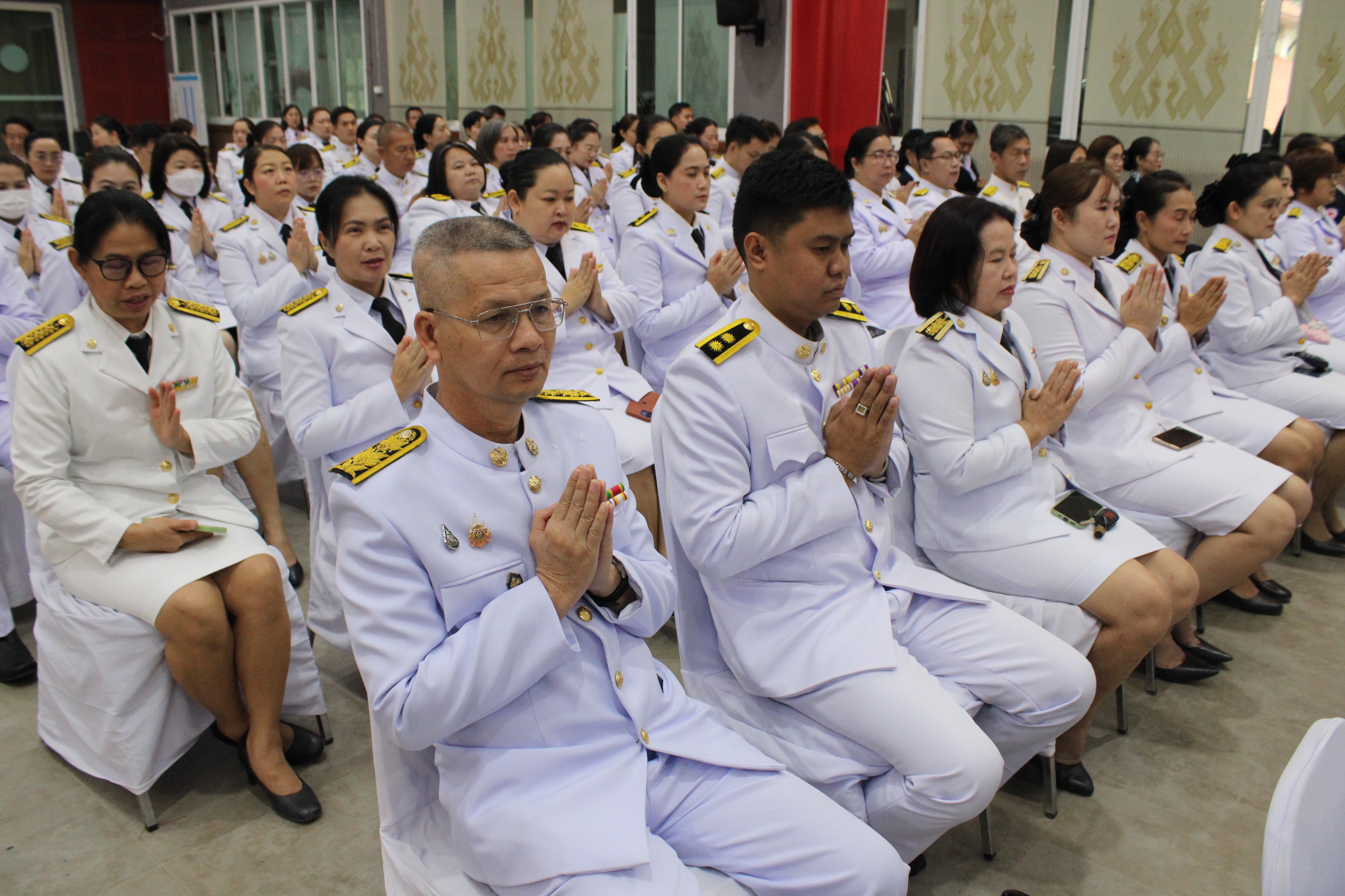 #น่านไม่เนิบ#NAN3FAST พัฒนาชุมชนน่าน ร่วมประกอบพิธีสวดเจริญพระพุทธมนต์ พิธีทำบุญตักบาตรถวายพระราชกุศล และพิธีถวายราชสักการะ เนื่องในวันพระบาทสมเด็จพระพุทธยอดฟ้าจุฬาโลกมหาราช และวันที่ระลึกมหาจักรีบรมราชวงศ์ “วันจักรี” 6 เมษายน 2568