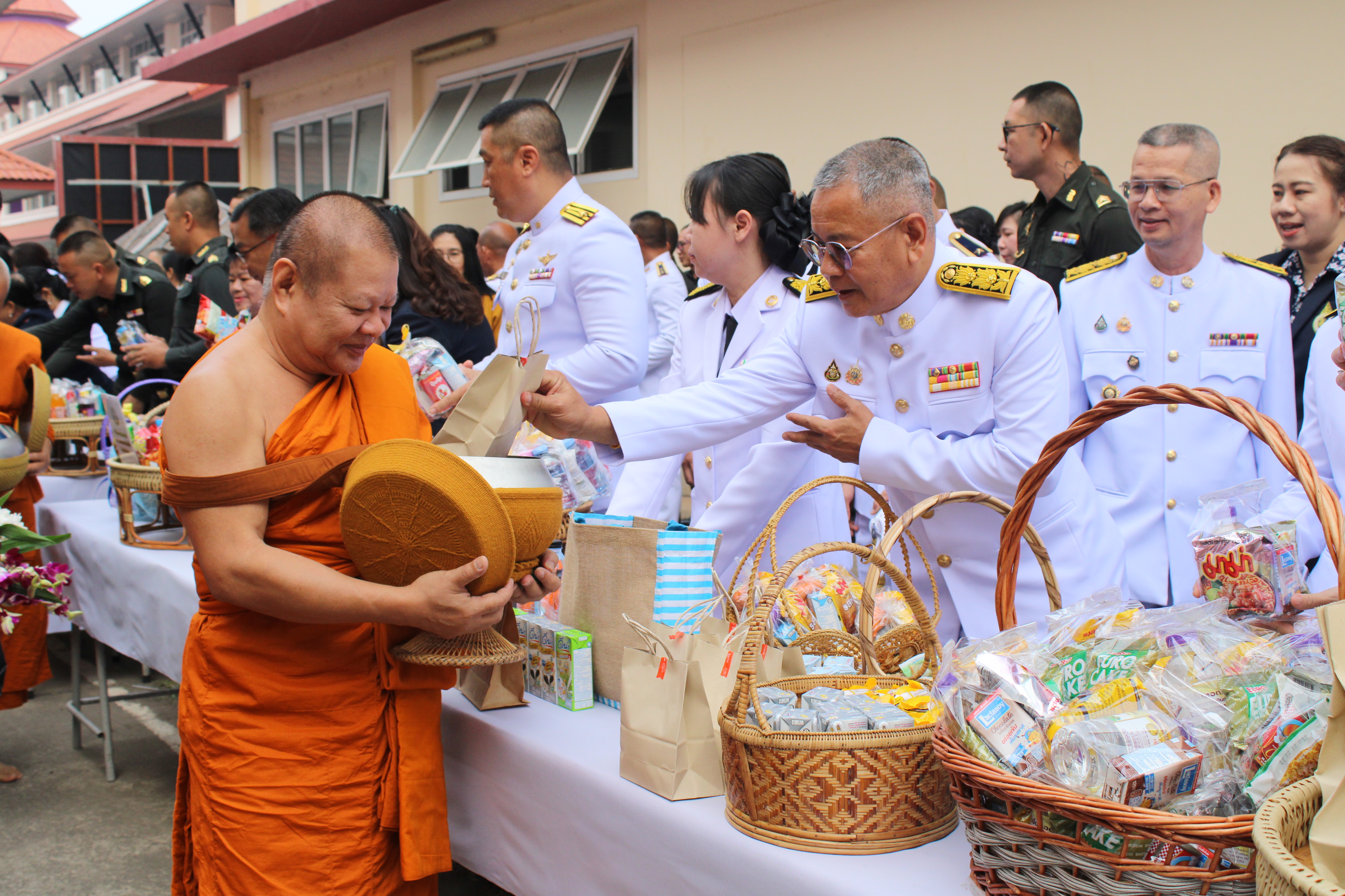 #น่านไม่เนิบ#NAN3FAST พัฒนาชุมชนน่าน ร่วมประกอบพิธีสวดเจริญพระพุทธมนต์ พิธีทำบุญตักบาตรถวายพระราชกุศล และพิธีถวายราชสักการะ เนื่องในวันพระบาทสมเด็จพระพุทธยอดฟ้าจุฬาโลกมหาราช และวันที่ระลึกมหาจักรีบรมราชวงศ์ “วันจักรี” 6 เมษายน 2568