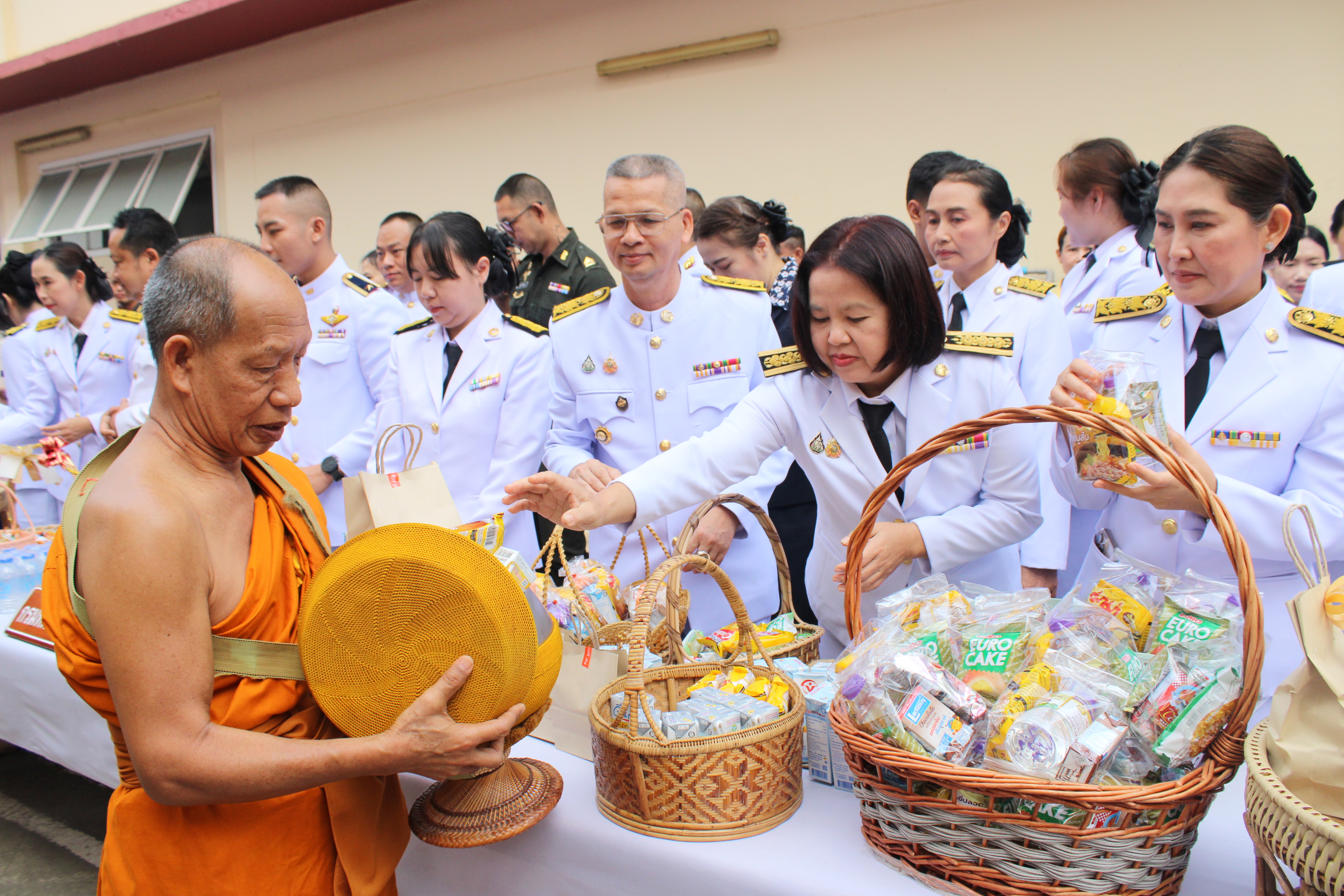 #น่านไม่เนิบ#NAN3FAST พัฒนาชุมชนน่าน ร่วมประกอบพิธีสวดเจริญพระพุทธมนต์ พิธีทำบุญตักบาตรถวายพระราชกุศล และพิธีถวายราชสักการะ เนื่องในวันพระบาทสมเด็จพระพุทธยอดฟ้าจุฬาโลกมหาราช และวันที่ระลึกมหาจักรีบรมราชวงศ์ “วันจักรี” 6 เมษายน 2568