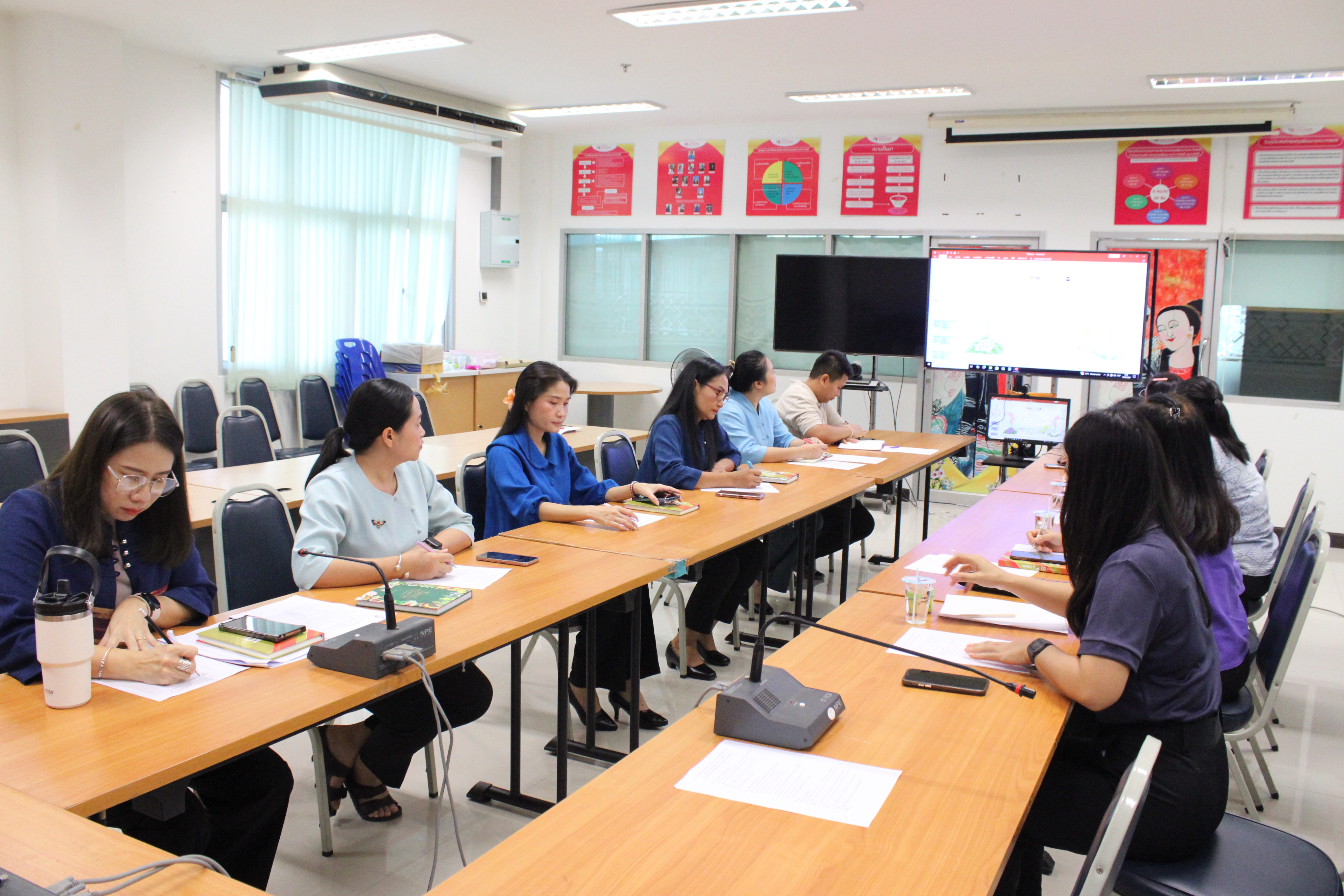 #น่านไม่เนิบ#NAN3FAST พช.น่าน ประชุมเตรียมความพร้อมพิธีมอบแบบผ้าลายพระราชทาน “ผ้าลายสิริราชพัสตราภรณ์”