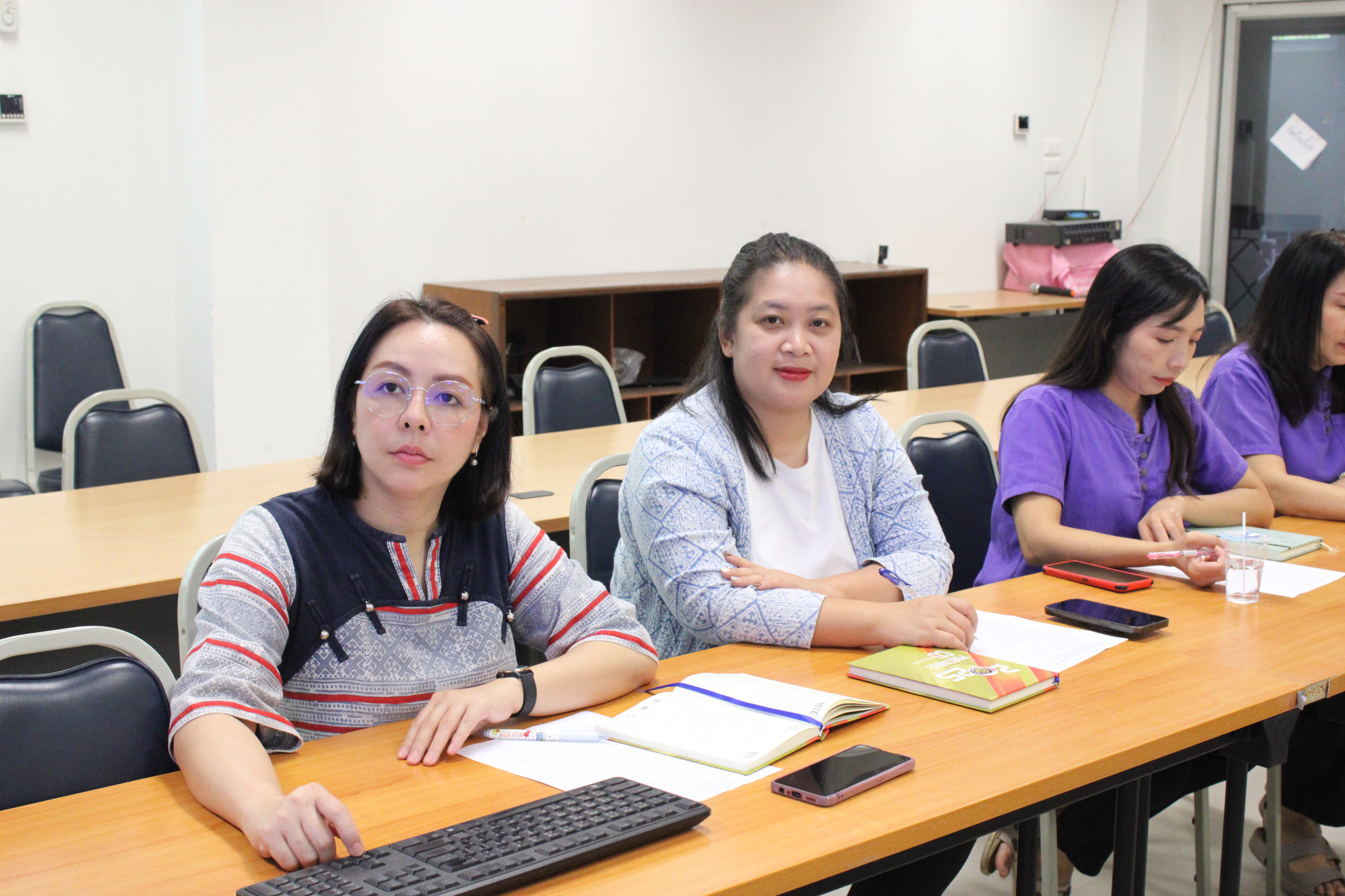 #น่านไม่เนิบ#NAN3FAST พช.น่าน ประชุมเตรียมความพร้อมพิธีมอบแบบผ้าลายพระราชทาน “ผ้าลายสิริราชพัสตราภรณ์”