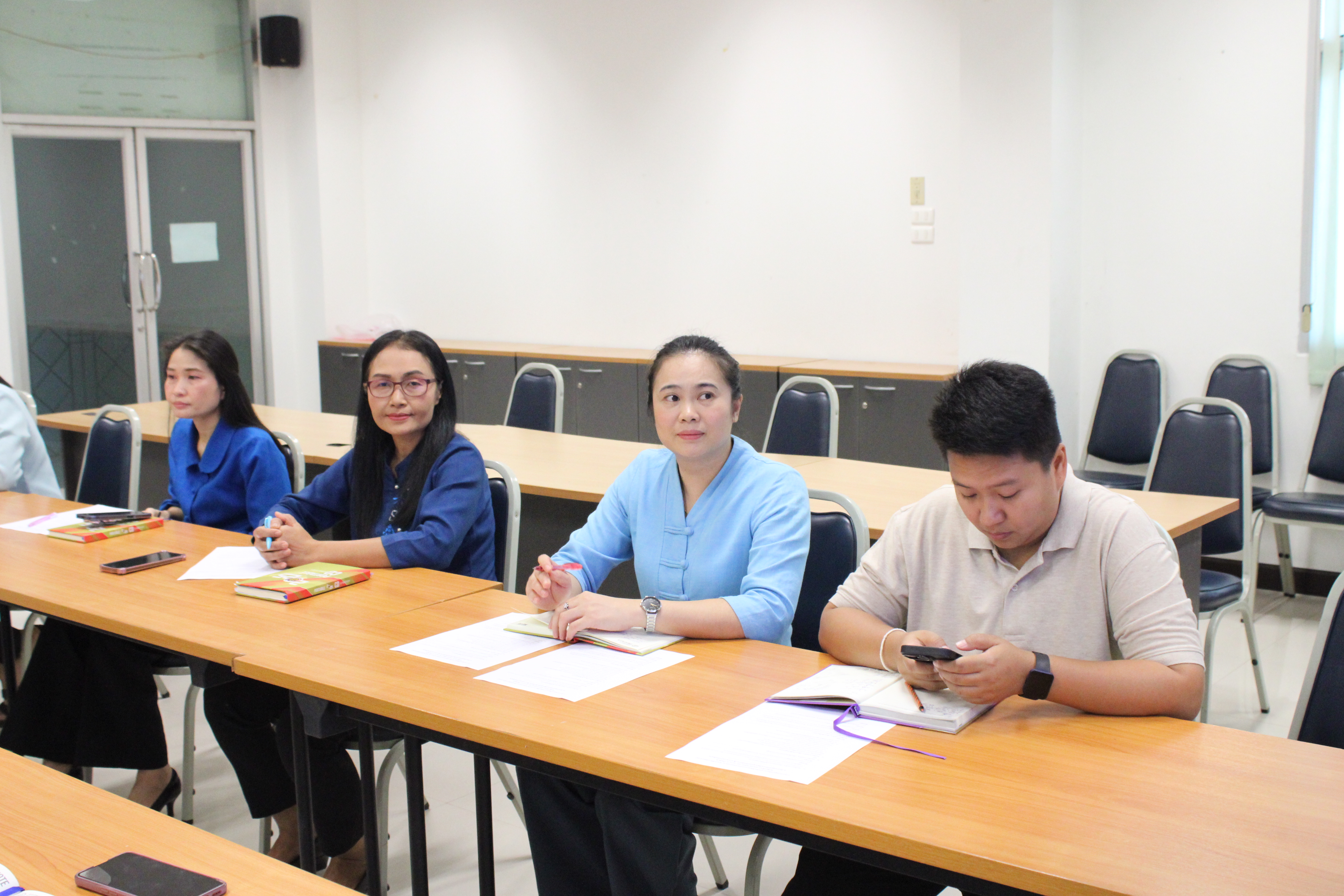 #น่านไม่เนิบ#NAN3FAST พช.น่าน ประชุมเตรียมความพร้อมพิธีมอบแบบผ้าลายพระราชทาน “ผ้าลายสิริราชพัสตราภรณ์”