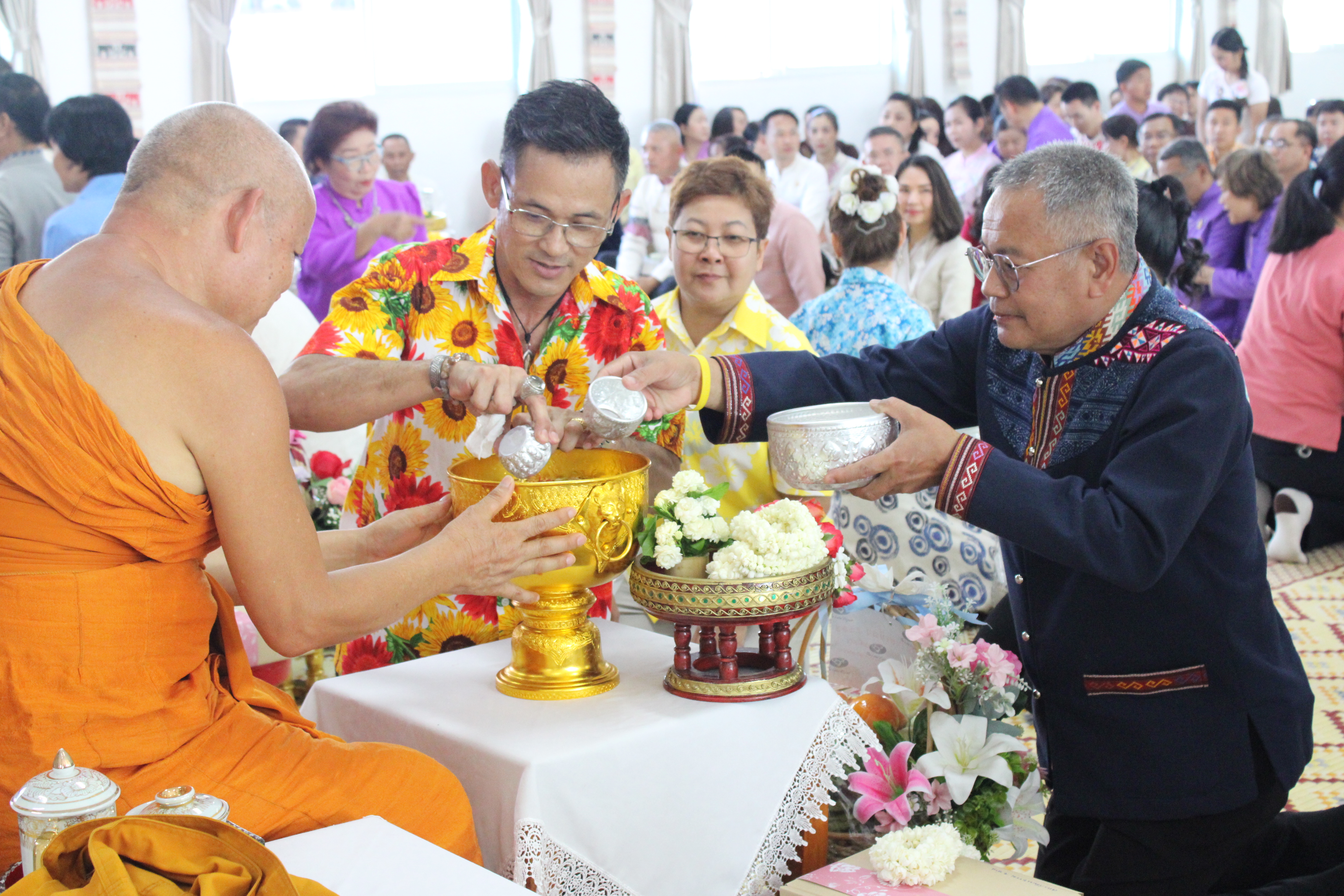 #น่านไม่เนิบ#NAN3FAST พช.น่าน ร่วมพิธีสูมาคารวะ สรงน้ำขอพร เจ้าคณะจังหวัดน่าน และคณะพระเถรานุเถระชั้นผู้ใหญ่จังหวัดน่าน เนื่องในเทศกาลสงกรานต์ ประจำปี 2568