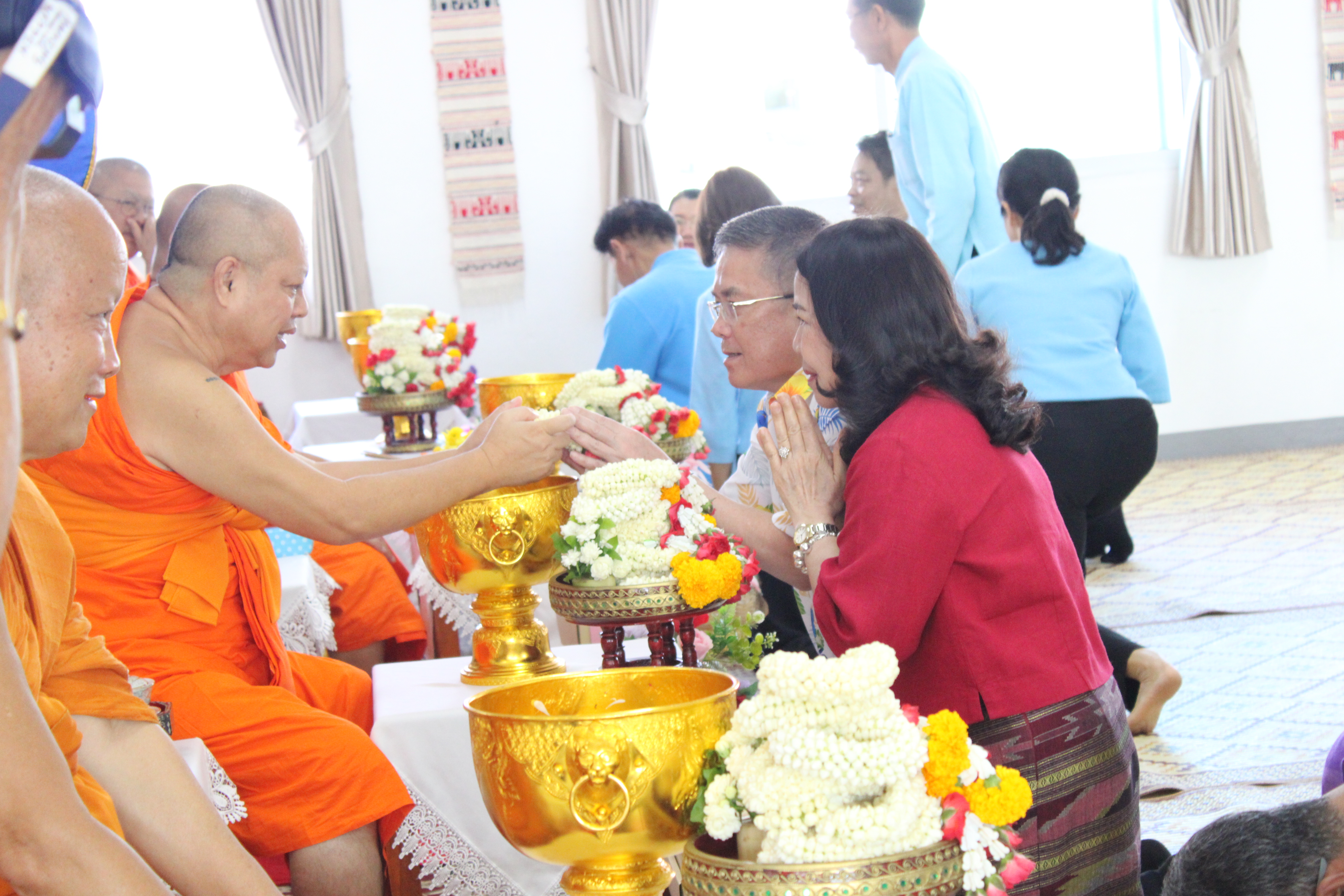 #น่านไม่เนิบ#NAN3FAST พช.น่าน ร่วมพิธีสูมาคารวะ สรงน้ำขอพร เจ้าคณะจังหวัดน่าน และคณะพระเถรานุเถระชั้นผู้ใหญ่จังหวัดน่าน เนื่องในเทศกาลสงกรานต์ ประจำปี 2568