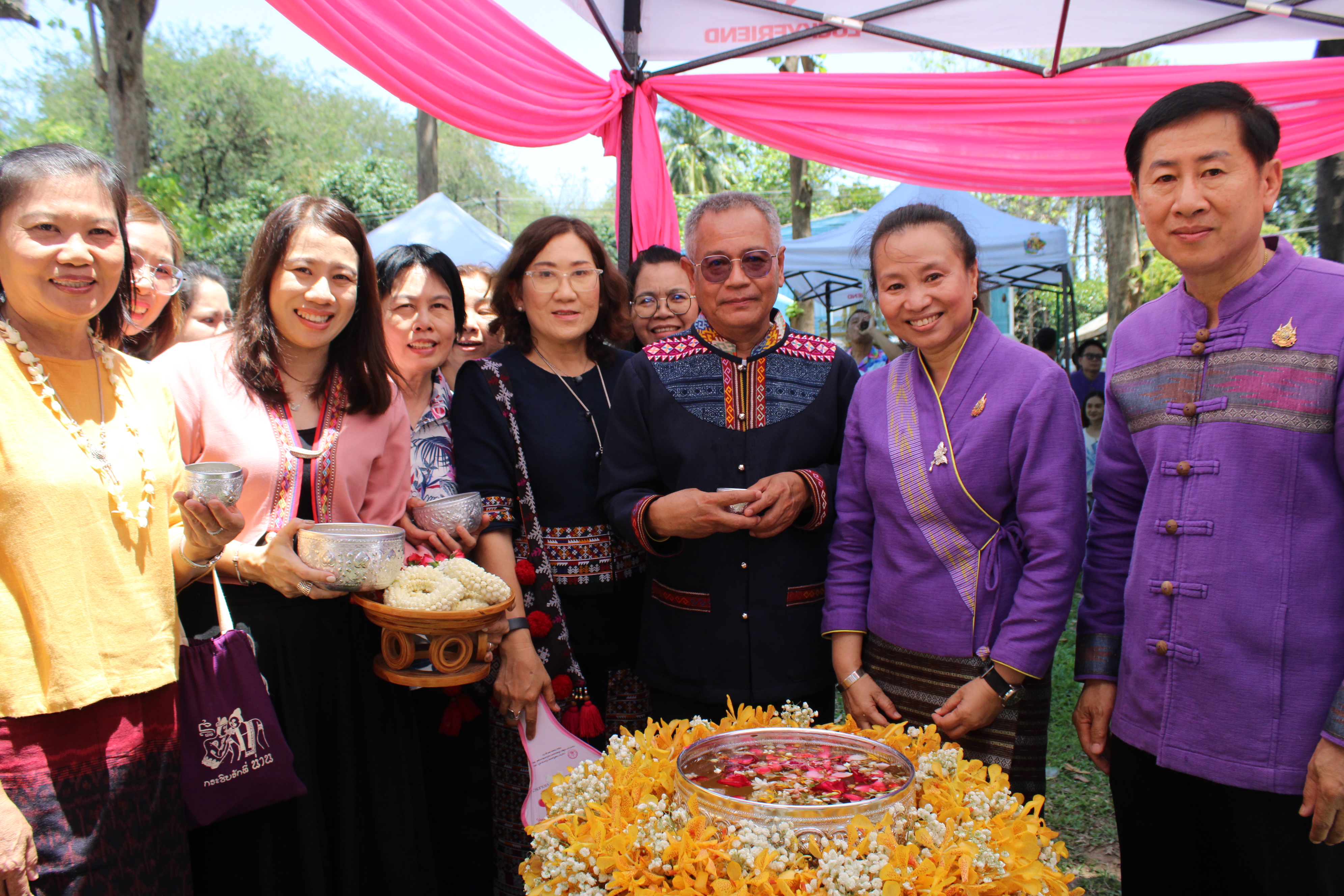 #น่านไม่เนิบ#NAN3FAST พช.น่าน ร่วมพิธีสูมาคารวะรดน้ำดำหัว “ป้อเมืองน่าน” และรองผู้ว่าราชการจังหวัดน่าน เนื่องในเทศกาลสงกรานต์ ประจำปี 2568