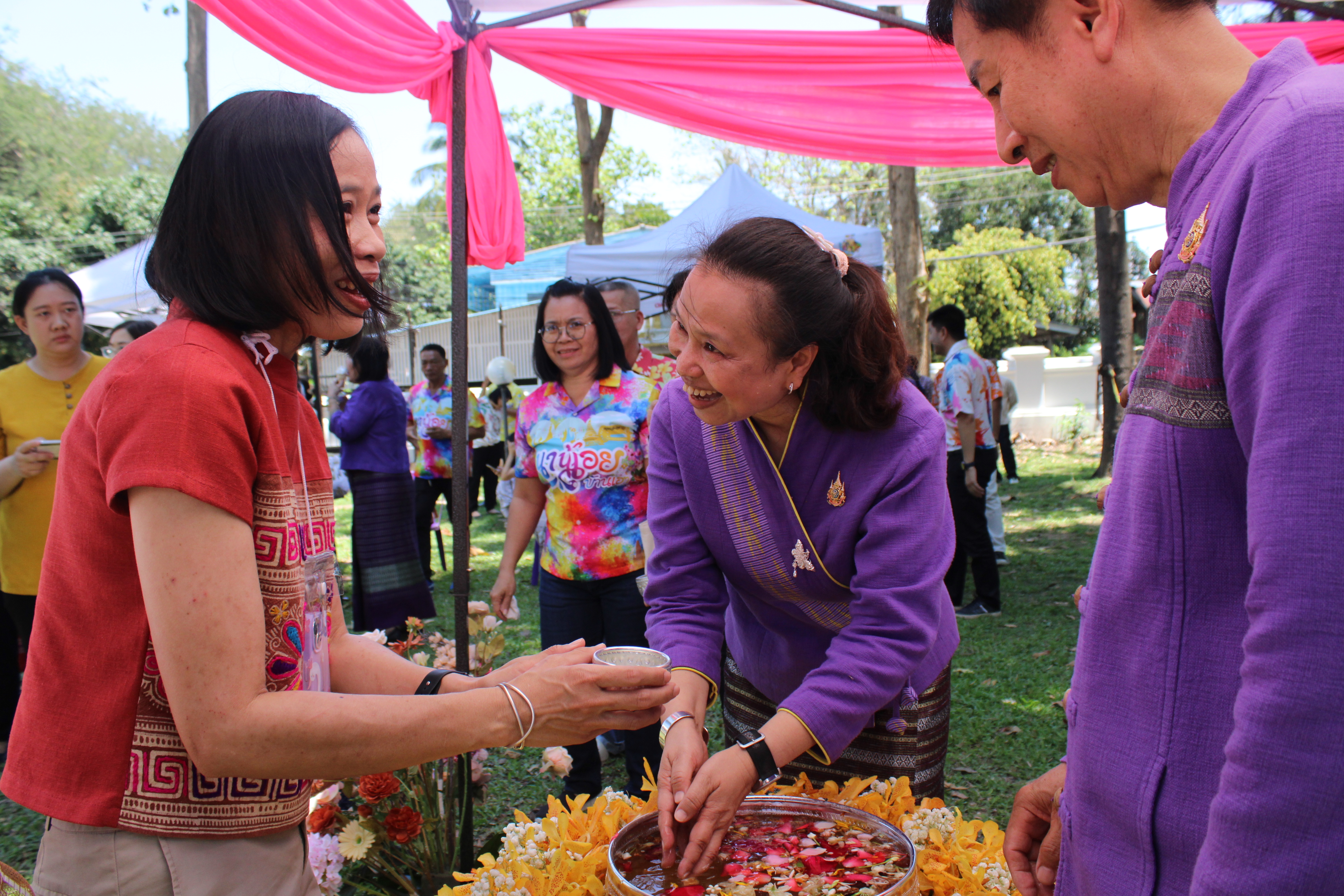 #น่านไม่เนิบ#NAN3FAST พช.น่าน ร่วมพิธีสูมาคารวะรดน้ำดำหัว “ป้อเมืองน่าน” และรองผู้ว่าราชการจังหวัดน่าน เนื่องในเทศกาลสงกรานต์ ประจำปี 2568