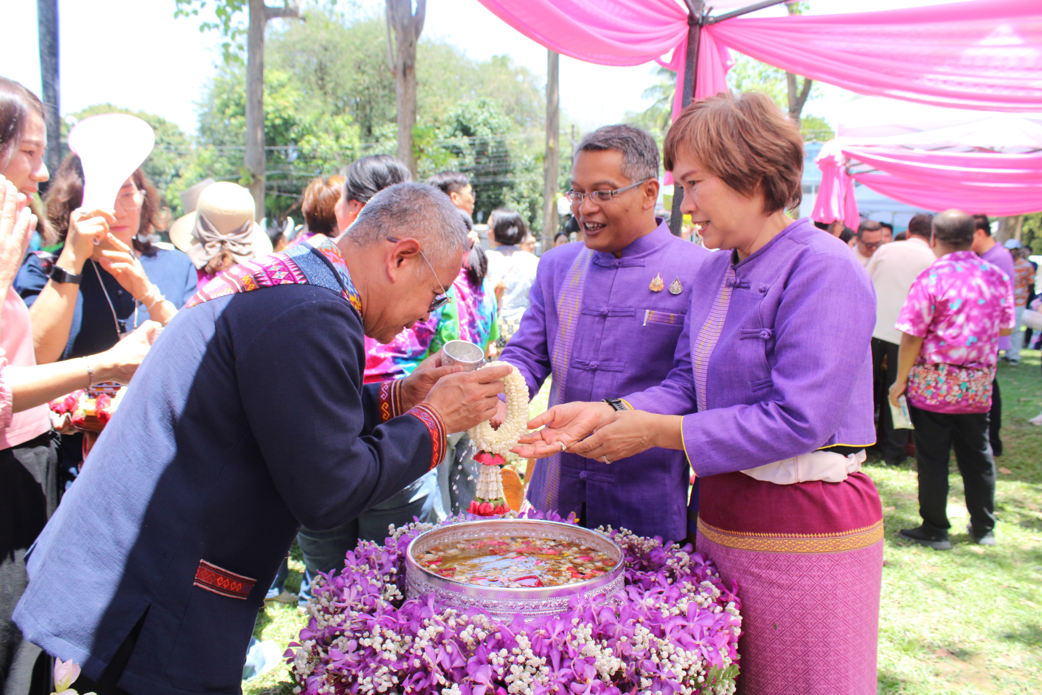 #น่านไม่เนิบ#NAN3FAST พช.น่าน ร่วมพิธีสูมาคารวะรดน้ำดำหัว “ป้อเมืองน่าน” และรองผู้ว่าราชการจังหวัดน่าน เนื่องในเทศกาลสงกรานต์ ประจำปี 2568