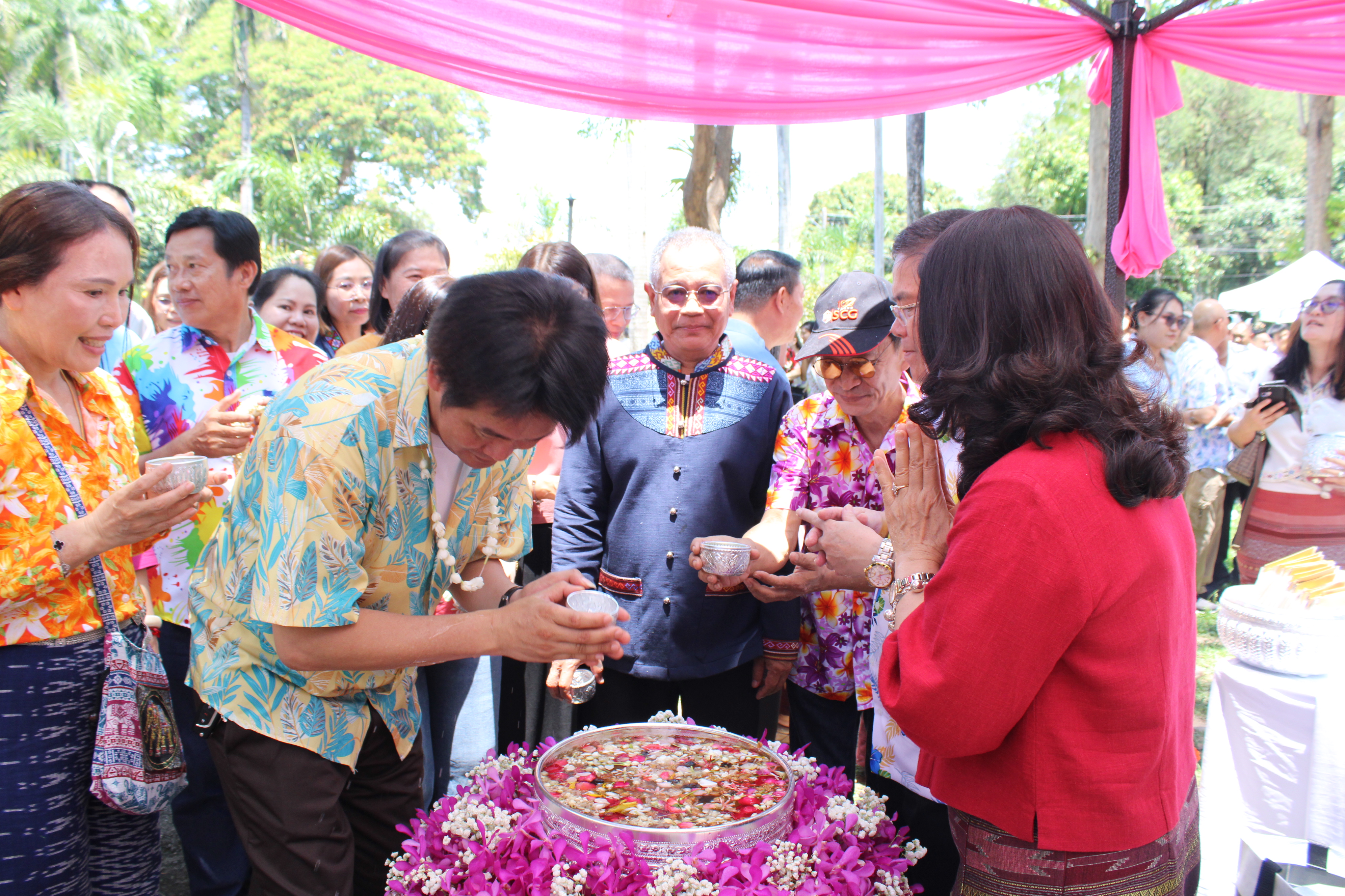 #น่านไม่เนิบ#NAN3FAST พช.น่าน ร่วมพิธีสูมาคารวะรดน้ำดำหัว “ป้อเมืองน่าน” และรองผู้ว่าราชการจังหวัดน่าน เนื่องในเทศกาลสงกรานต์ ประจำปี 2568