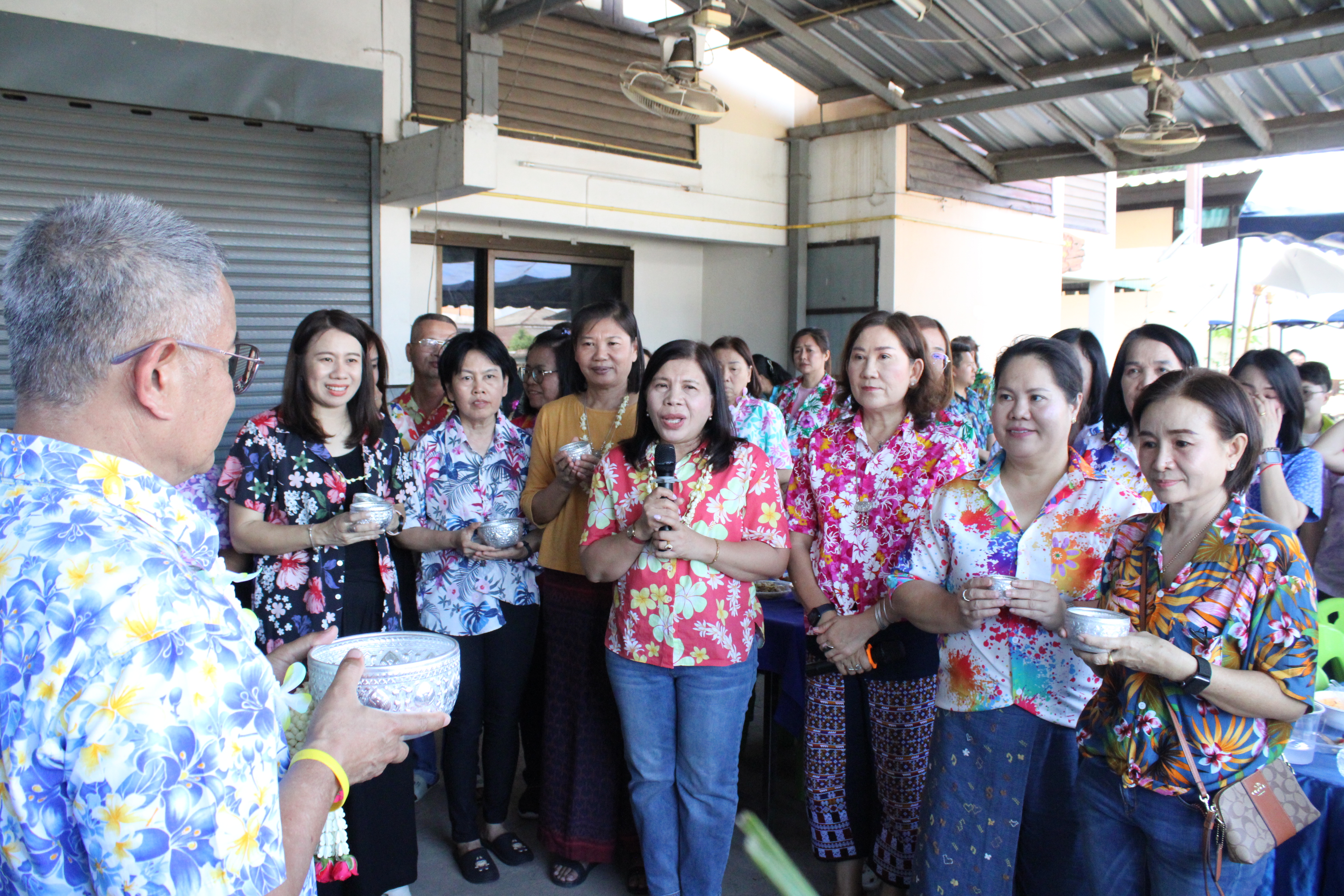 #น่านไม่เนิบ#NAN3FAST พช.น่าน จัดกิจกรรมรดน้ำดำหัว สูมาคารวะพัฒนาการจังหวัดน่าน เนื่องในประเพณีสงกรานต์ ประจำปี 2568