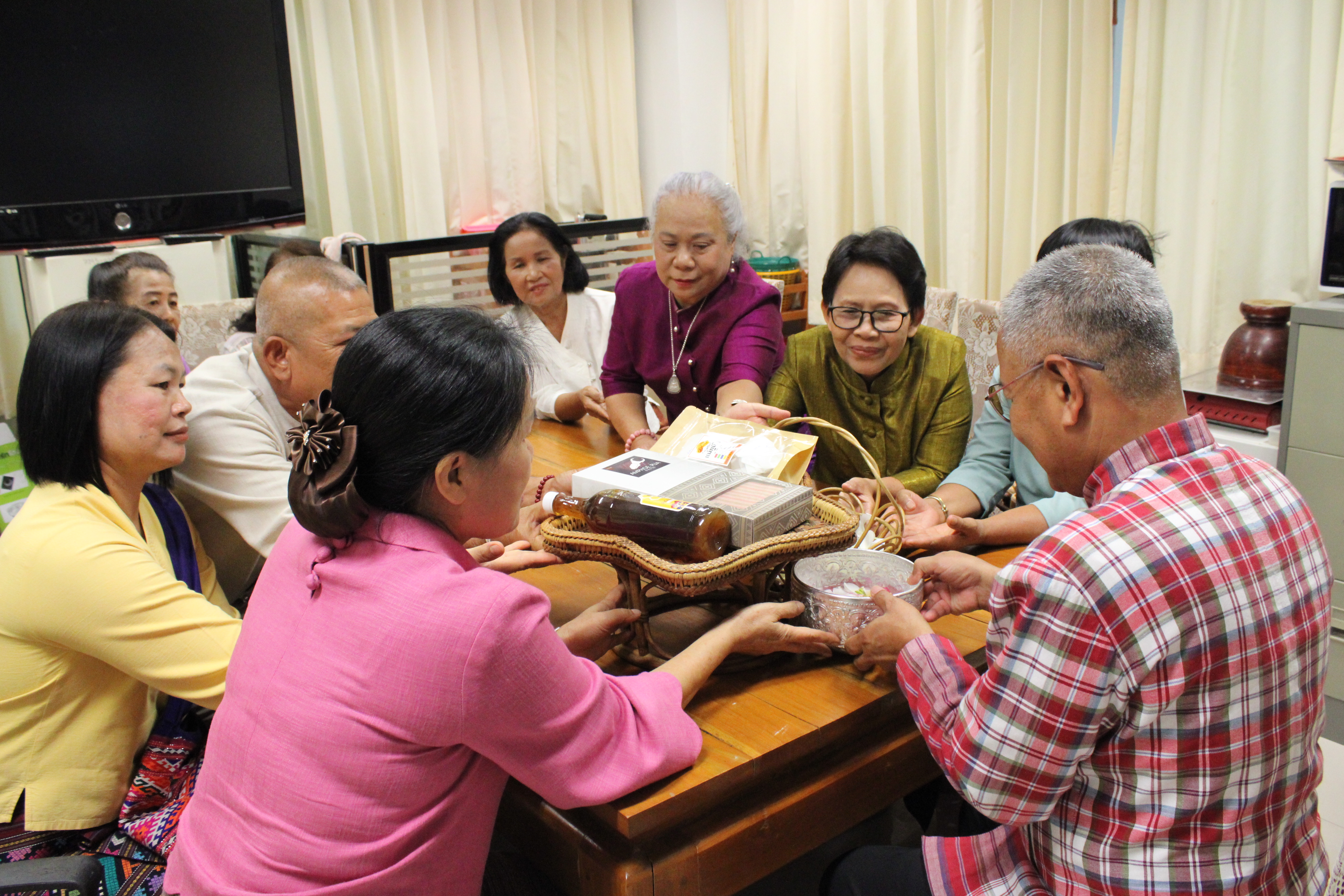 #น่านไม่เนิบ #NAN3FAST เครือข่าย OTOP จังหวัดน่าน รดน้ำดำหัวขอพรพัฒนาการจังหวัดน่าน เนื่องในเทศกาลสงกรานต์และปีใหม่เมือง ประจำปี 2568