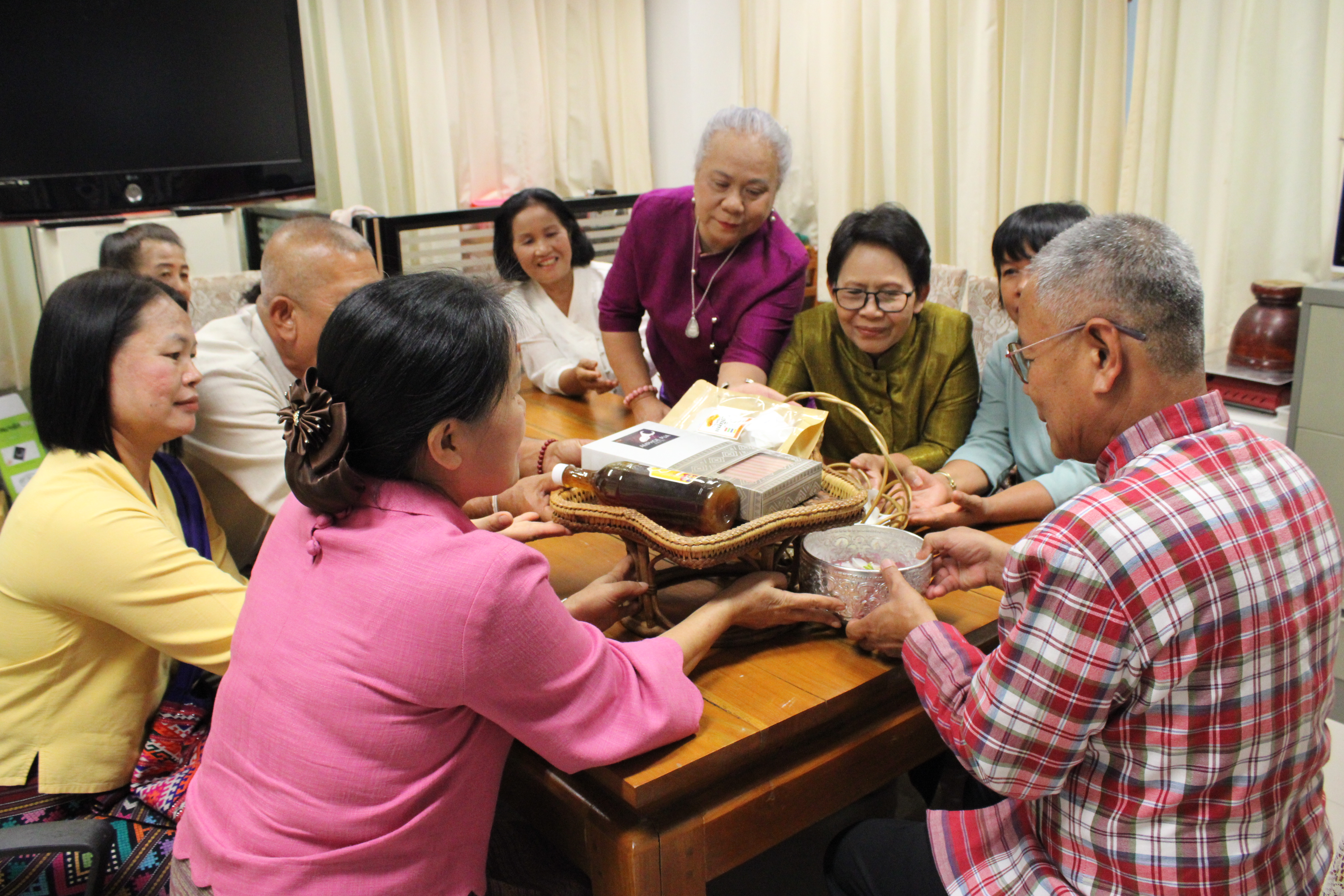 #น่านไม่เนิบ #NAN3FAST เครือข่าย OTOP จังหวัดน่าน รดน้ำดำหัวขอพรพัฒนาการจังหวัดน่าน เนื่องในเทศกาลสงกรานต์และปีใหม่เมือง ประจำปี 2568
