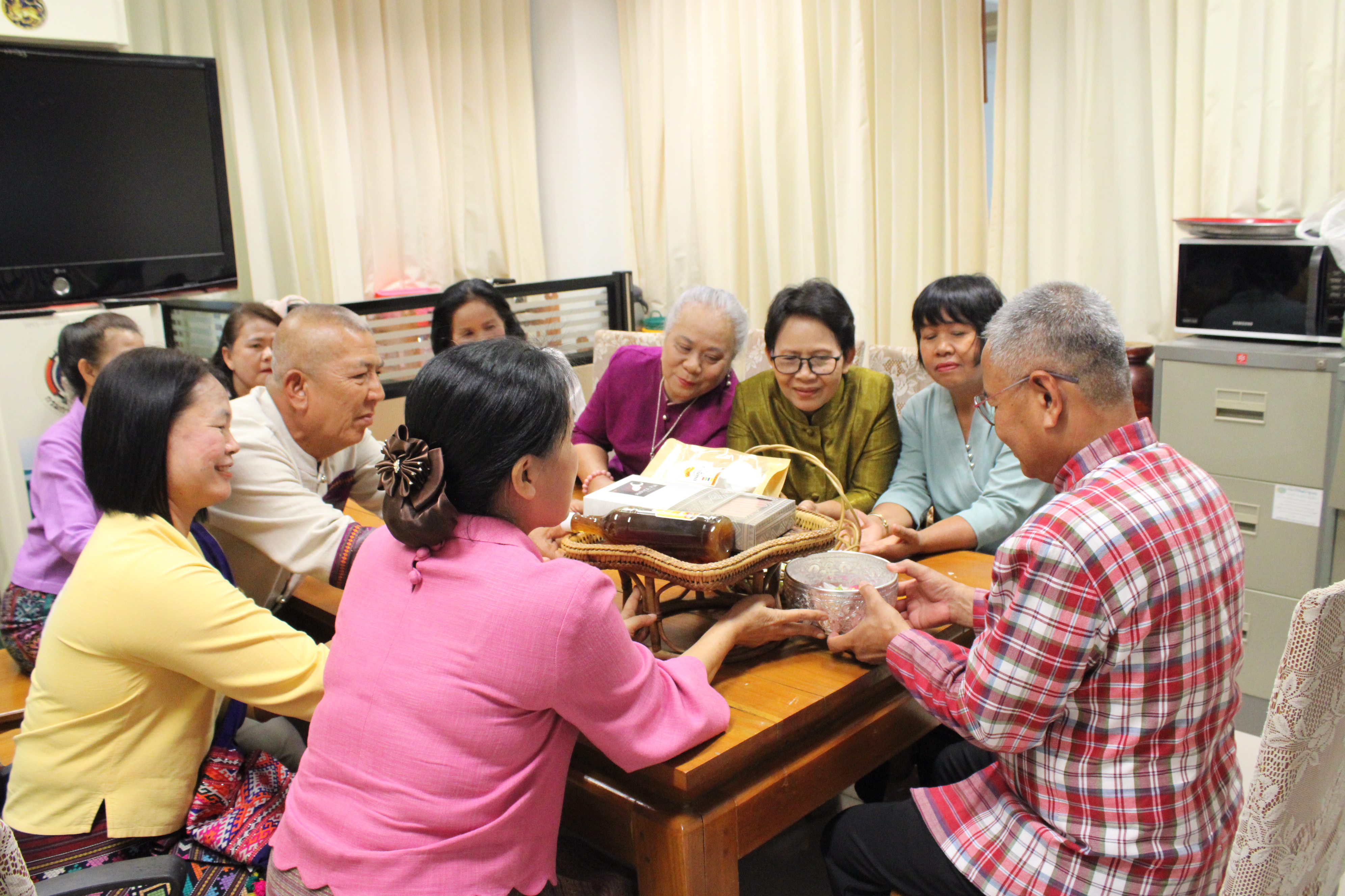 #น่านไม่เนิบ #NAN3FAST เครือข่าย OTOP จังหวัดน่าน รดน้ำดำหัวขอพรพัฒนาการจังหวัดน่าน เนื่องในเทศกาลสงกรานต์และปีใหม่เมือง ประจำปี 2568