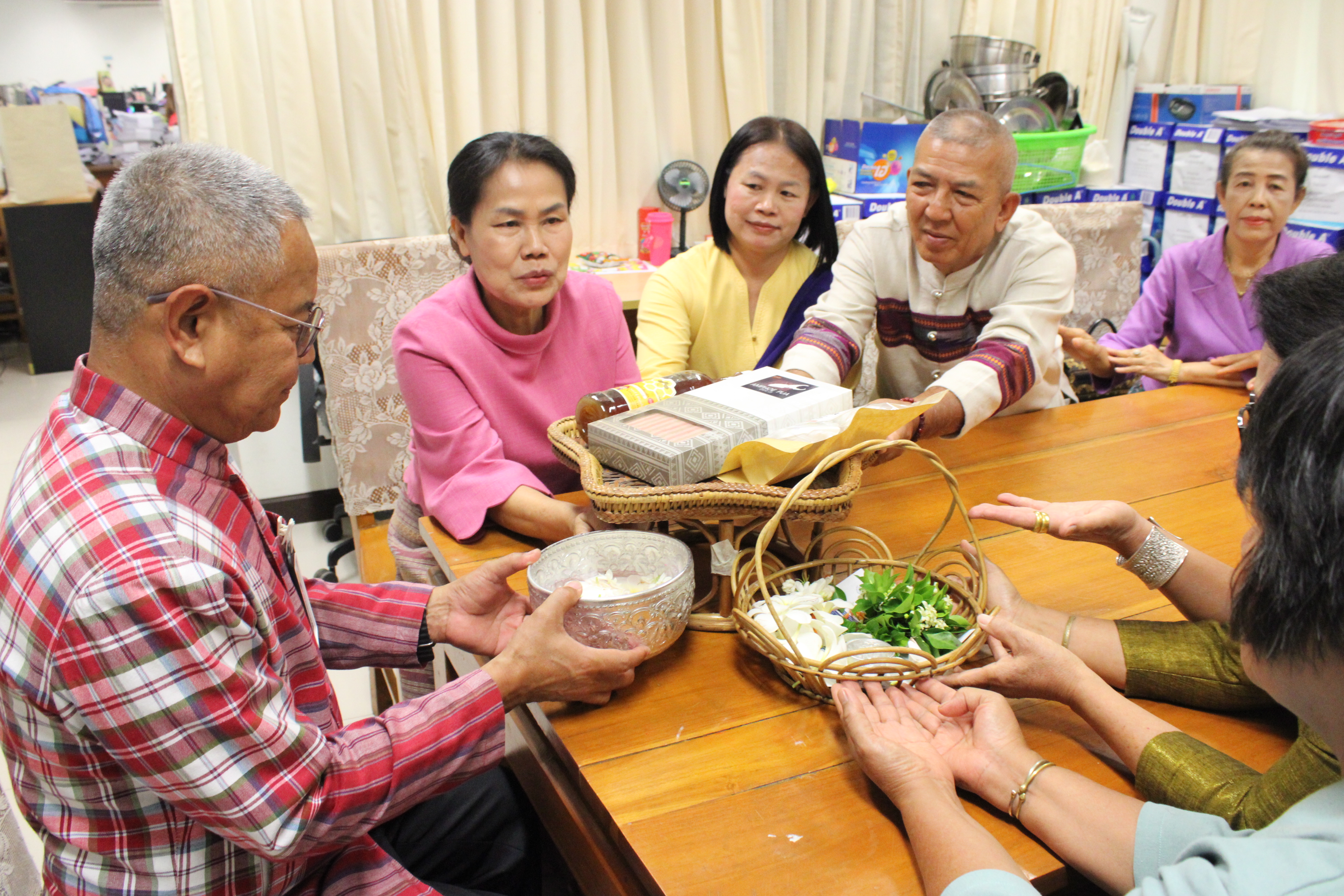 #น่านไม่เนิบ #NAN3FAST เครือข่าย OTOP จังหวัดน่าน รดน้ำดำหัวขอพรพัฒนาการจังหวัดน่าน เนื่องในเทศกาลสงกรานต์และปีใหม่เมือง ประจำปี 2568