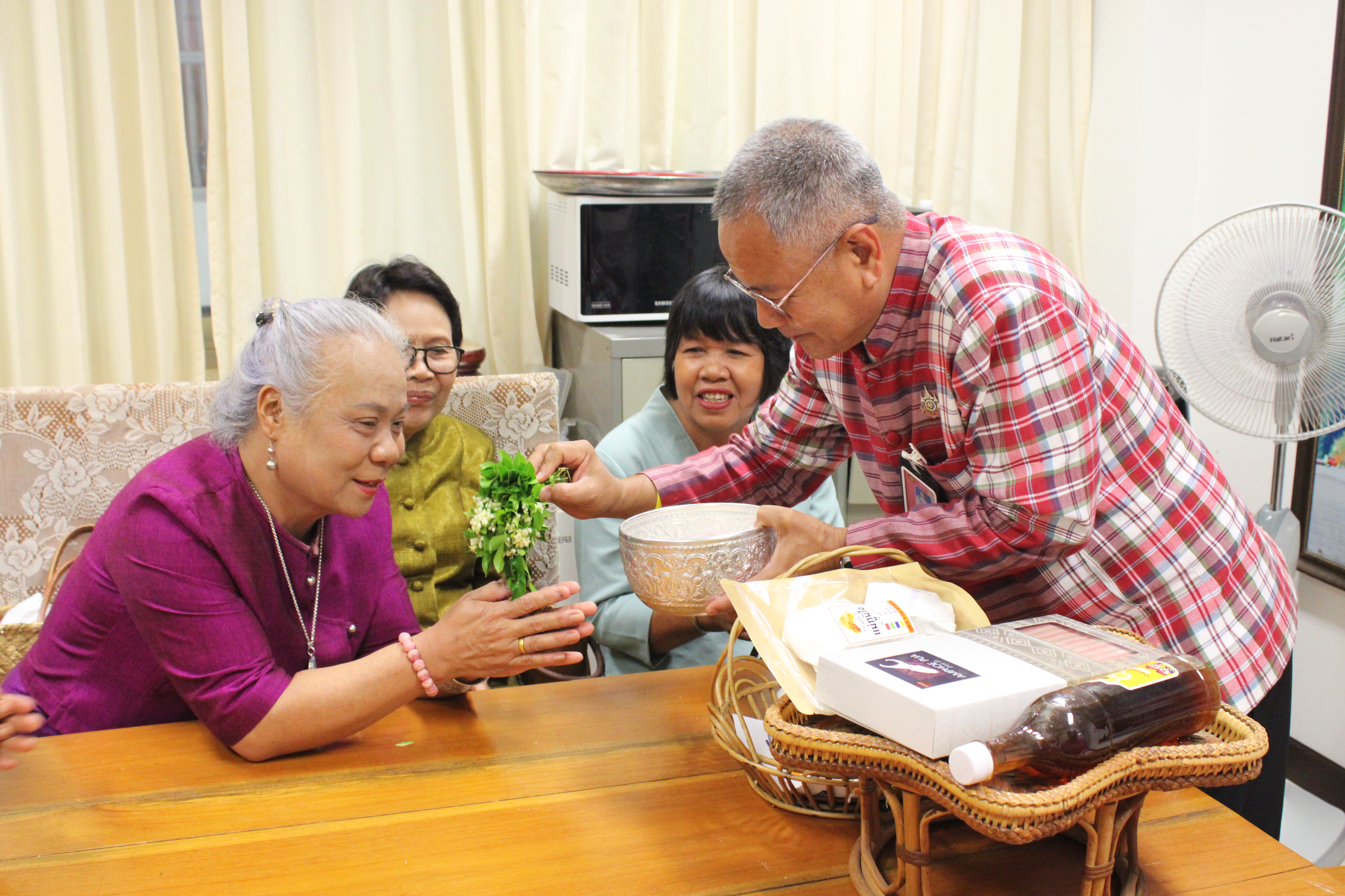 #น่านไม่เนิบ #NAN3FAST เครือข่าย OTOP จังหวัดน่าน รดน้ำดำหัวขอพรพัฒนาการจังหวัดน่าน เนื่องในเทศกาลสงกรานต์และปีใหม่เมือง ประจำปี 2568