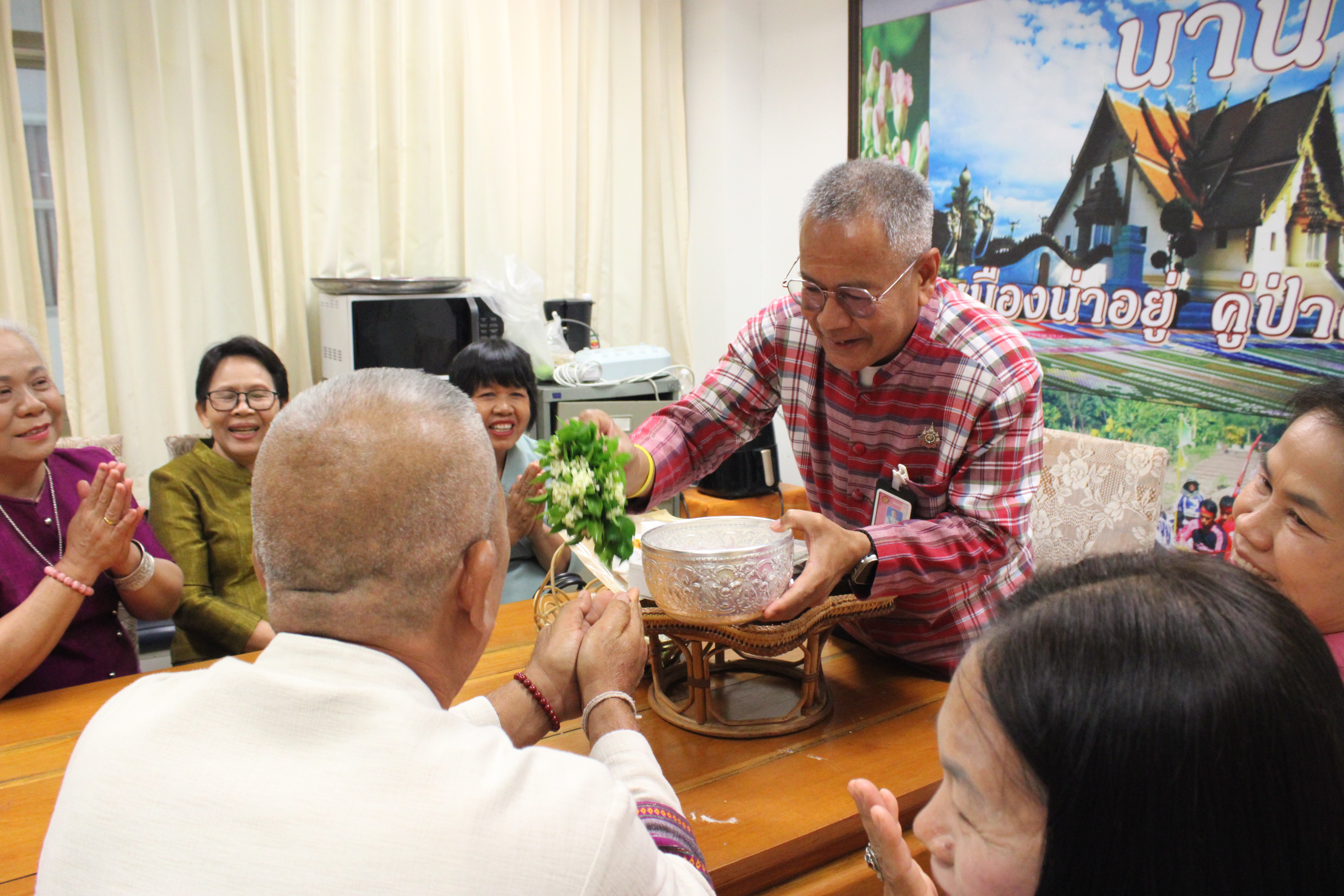 #น่านไม่เนิบ #NAN3FAST เครือข่าย OTOP จังหวัดน่าน รดน้ำดำหัวขอพรพัฒนาการจังหวัดน่าน เนื่องในเทศกาลสงกรานต์และปีใหม่เมือง ประจำปี 2568
