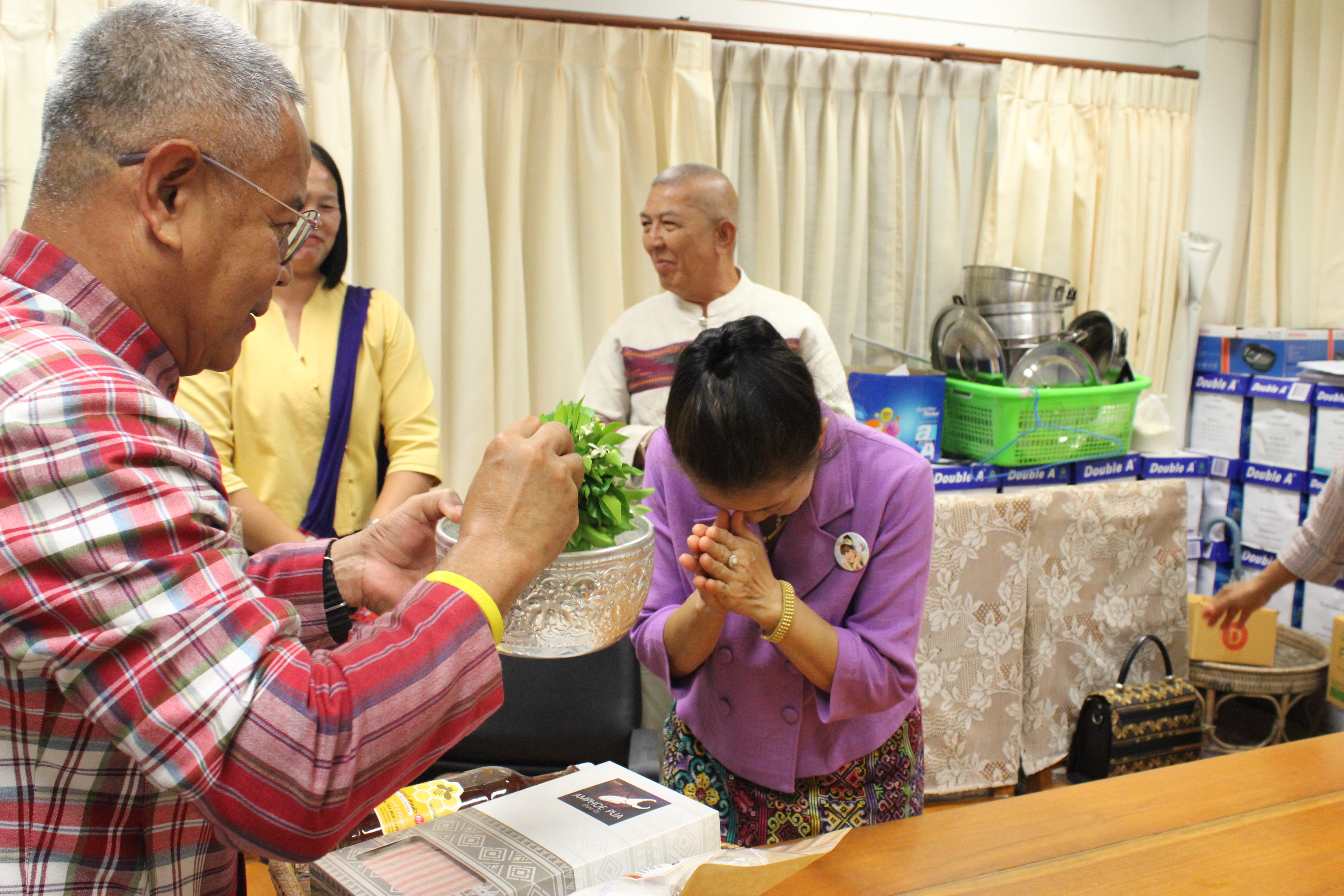 #น่านไม่เนิบ #NAN3FAST เครือข่าย OTOP จังหวัดน่าน รดน้ำดำหัวขอพรพัฒนาการจังหวัดน่าน เนื่องในเทศกาลสงกรานต์และปีใหม่เมือง ประจำปี 2568