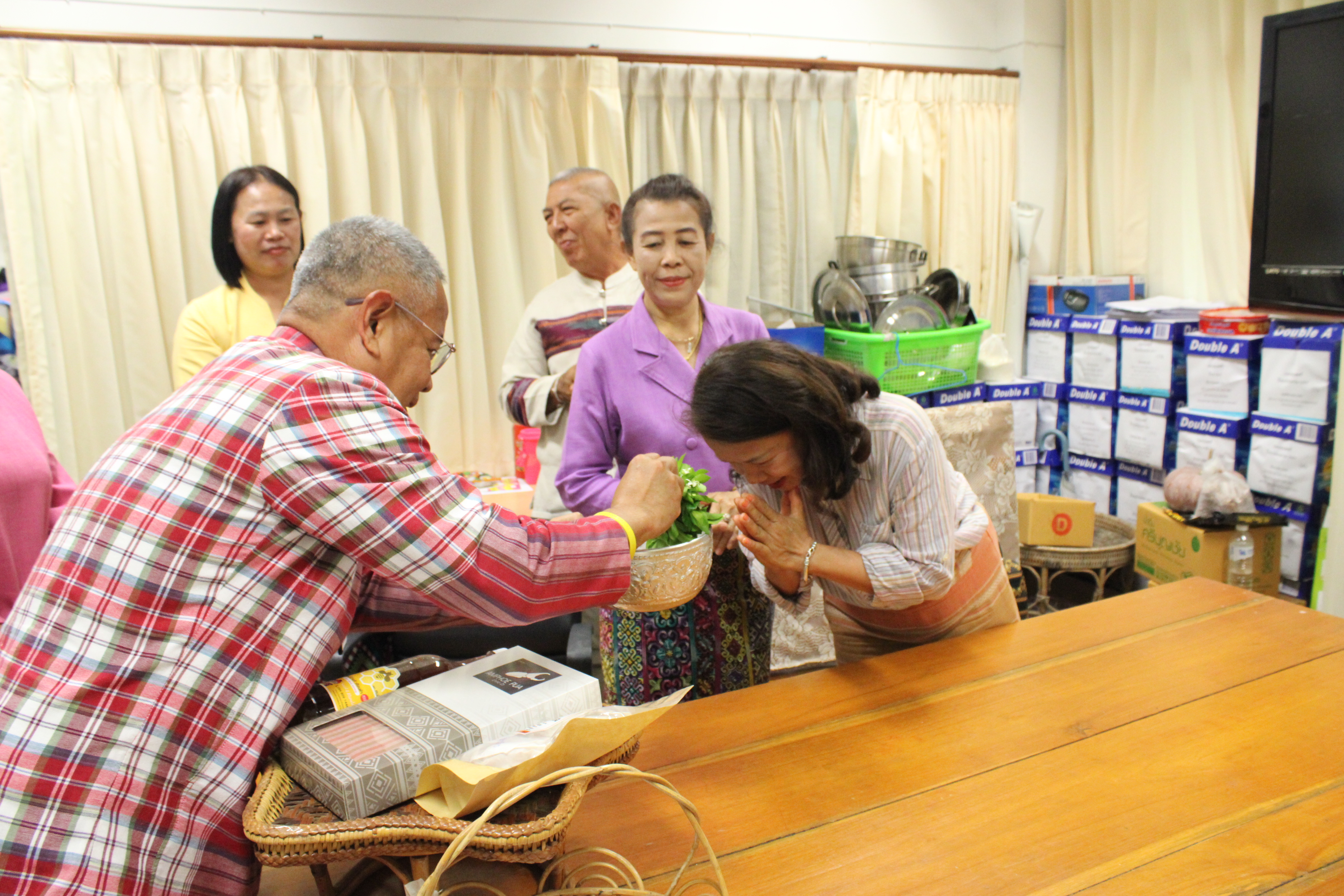 #น่านไม่เนิบ #NAN3FAST เครือข่าย OTOP จังหวัดน่าน รดน้ำดำหัวขอพรพัฒนาการจังหวัดน่าน เนื่องในเทศกาลสงกรานต์และปีใหม่เมือง ประจำปี 2568
