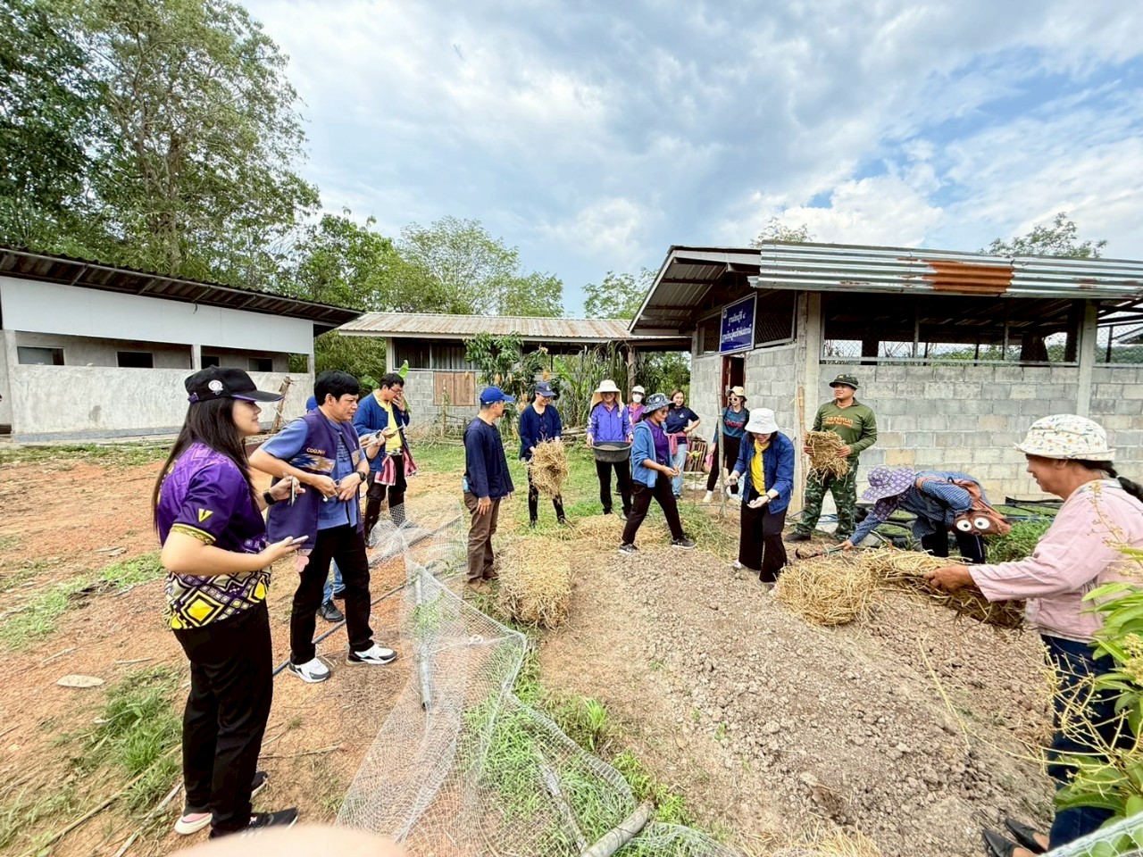 #น่านไม่เนิบ #NAN3FAST จังหวัดน่าน จัดกิจกรรมเอามื้อสามัคคี “โคก หนอง นา วิถีน่าน พอเพียงสู่ความยั่งยืน” ครั้งที่ 3/2568 ณ อำเภอทุ่งช้าง