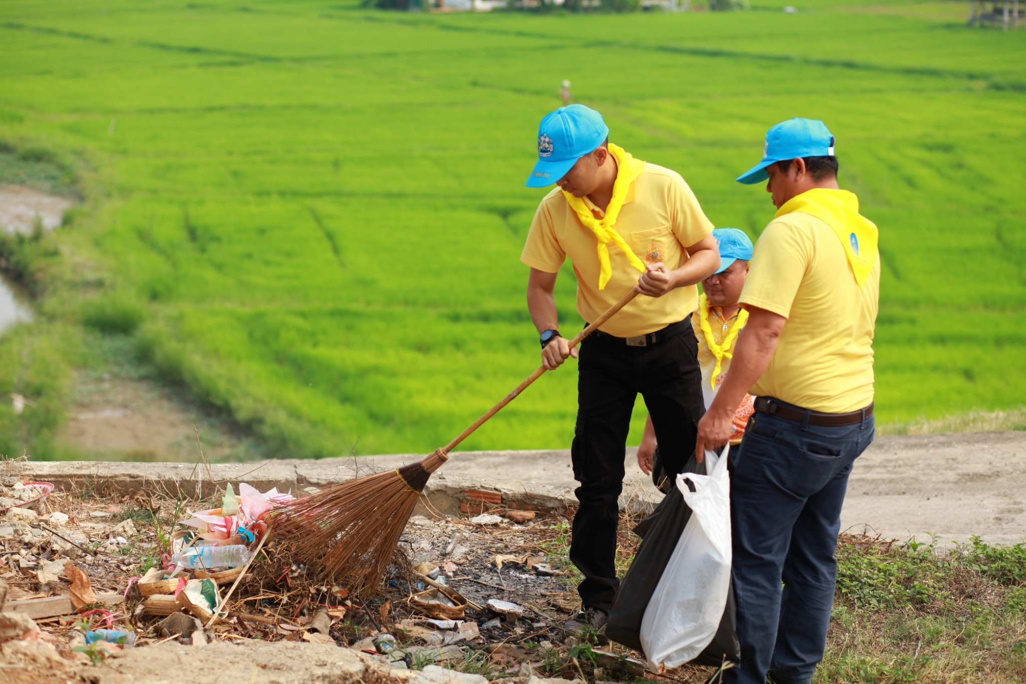 #น่านไม่เนิบ#NAN3FAST พช.น่าน ร่วมกิจกรรมจิตอาสาบำเพ็ญสาธารณประโยชน์ เนื่องในวันข้าราชการพลเรือน ประจำปี 2568
