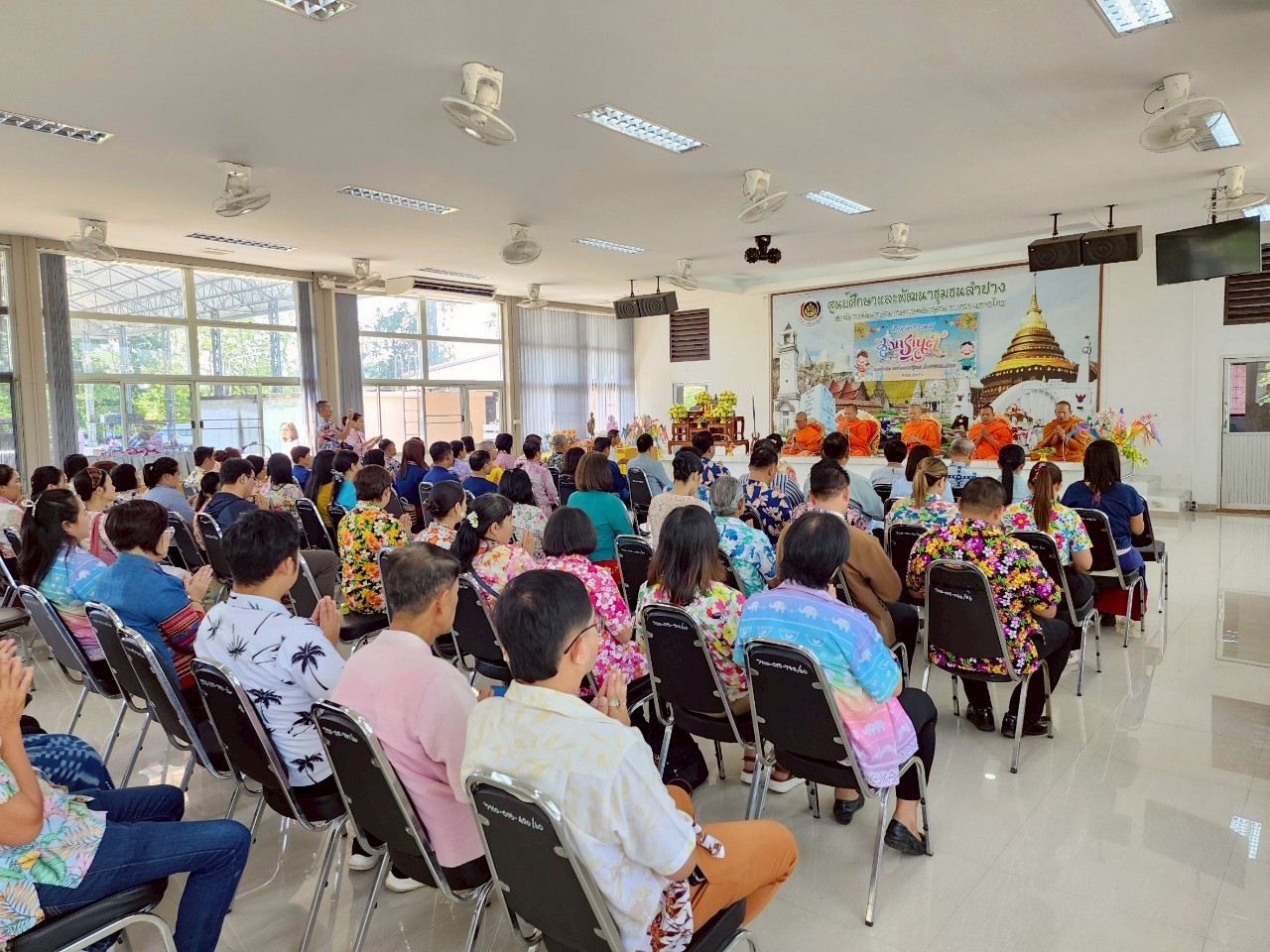 #น่านไม่เนิบ#NAN3FAST พช.น่าน ร่วมรดน้ำดำหัวข้าราชการบำนาญ และผู้ตรวจราชการกรมฯ สืบสานประเพณีสงกรานต์ ประจำปีงบประมาณ พ.ศ. 2568