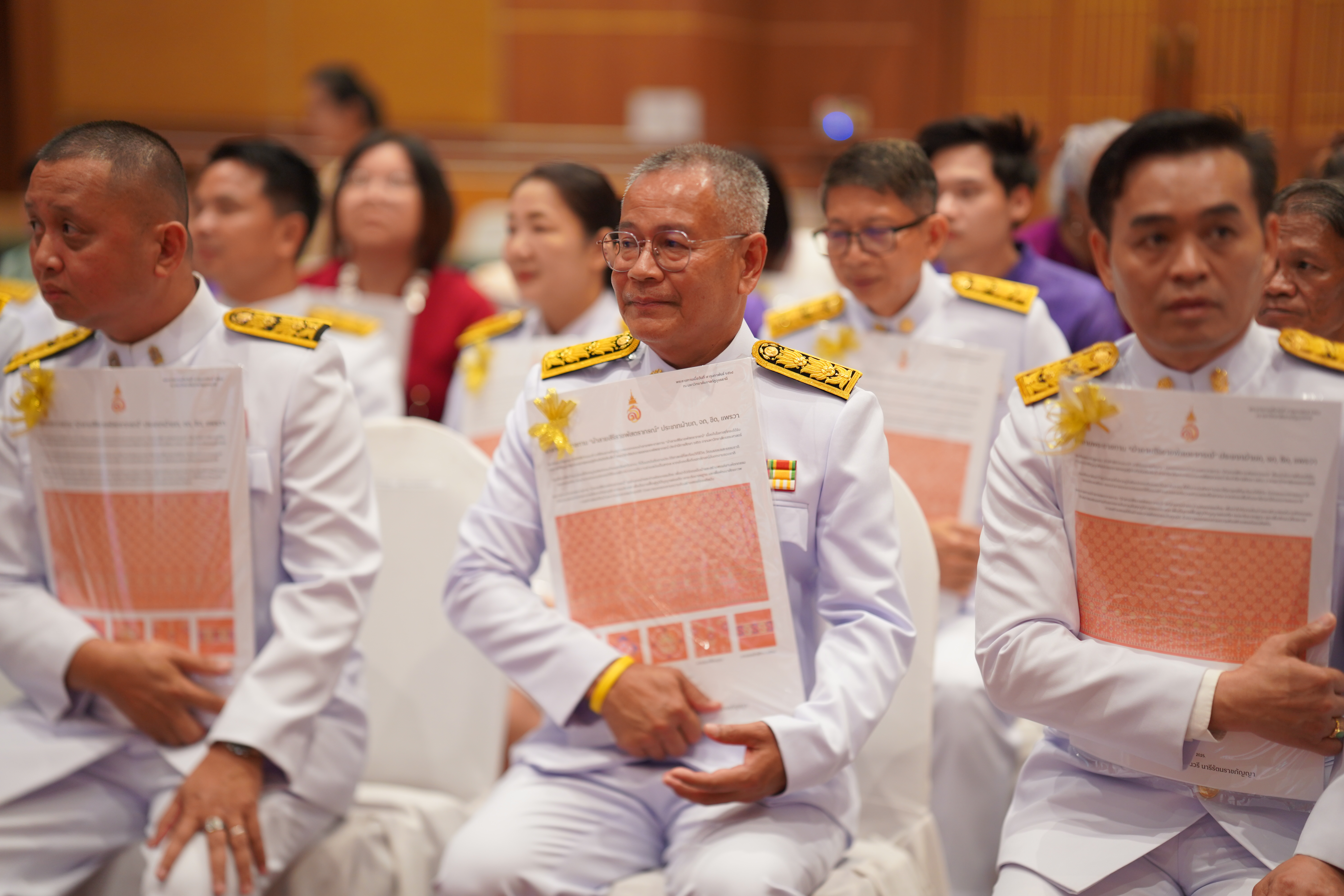 #น่านไม่เนิบ #NAN3FAST จังหวัดน่าน จัดพิธีมอบแบบลายผ้าพระราชทาน “ผ้าลายสิริราชพัสตราภรณ์” สืบสานและส่งเสริมภูมิปัญญาผ้าไทย ยกระดับหัตถศิลป์ไทยสู่มาตรฐานสากล ตามแนวพระดำริของสมเด็จพระเจ้าลูกเธอ เจ้าฟ้าสิริวัณณวรี นารีรัตนราชกัญญา