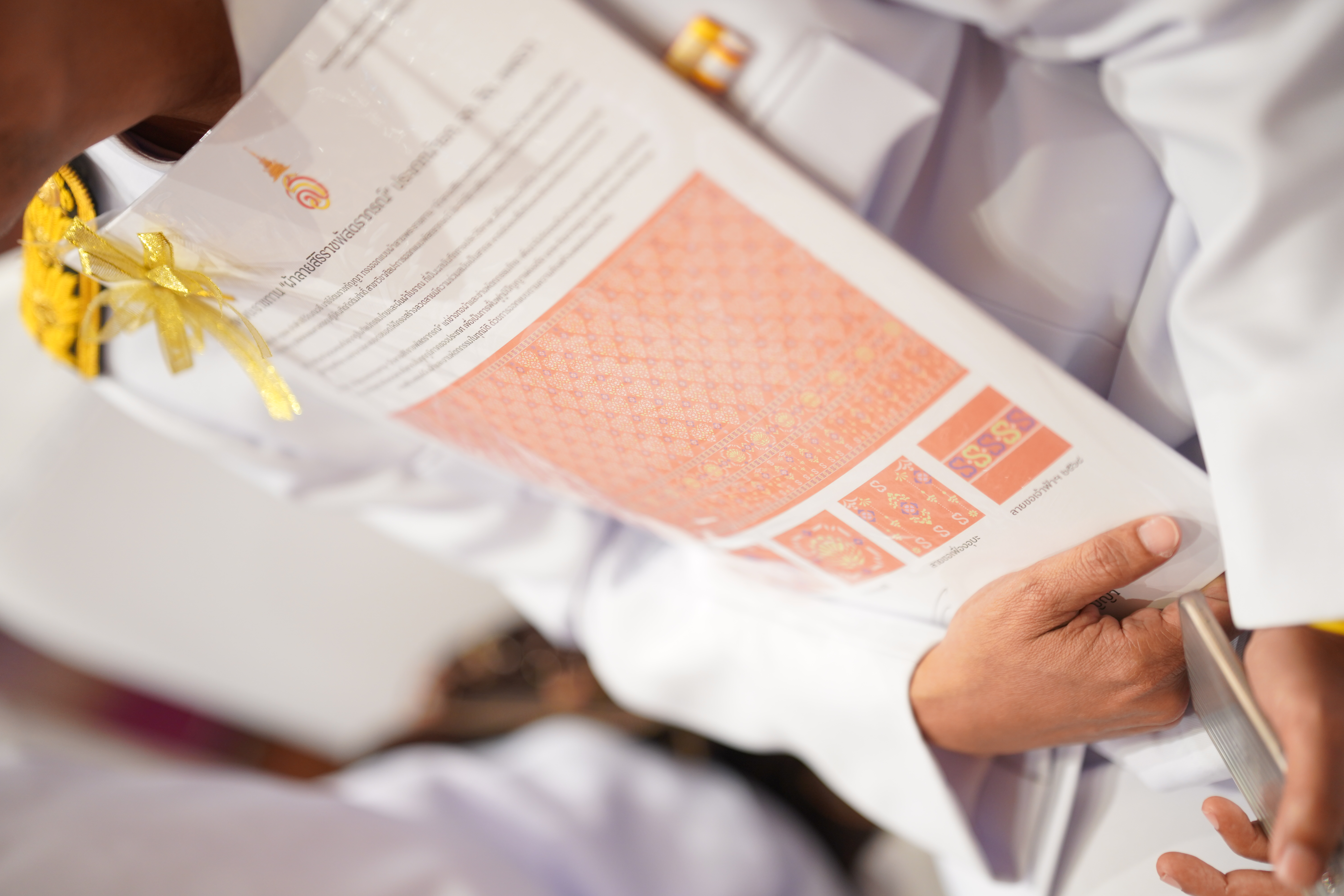 #น่านไม่เนิบ #NAN3FAST จังหวัดน่าน จัดพิธีมอบแบบลายผ้าพระราชทาน “ผ้าลายสิริราชพัสตราภรณ์” สืบสานและส่งเสริมภูมิปัญญาผ้าไทย ยกระดับหัตถศิลป์ไทยสู่มาตรฐานสากล ตามแนวพระดำริของสมเด็จพระเจ้าลูกเธอ เจ้าฟ้าสิริวัณณวรี นารีรัตนราชกัญญา